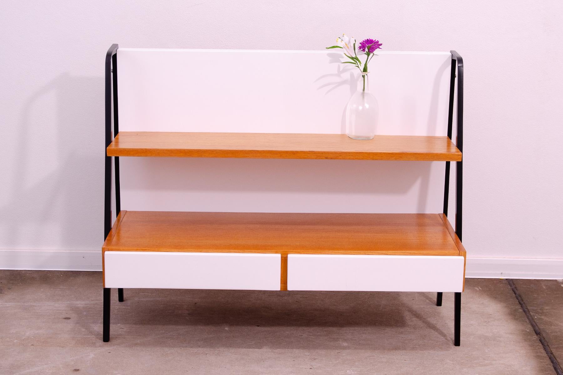 A Mid century bookshelf from the 1960´s. It was made by Tatra nabytok in the 1960´s.

It´s made of beechwood.

Fully renovated, in excellent condition.

Height: 74 cm

lenght: 93,5 cm

width: 41 cm