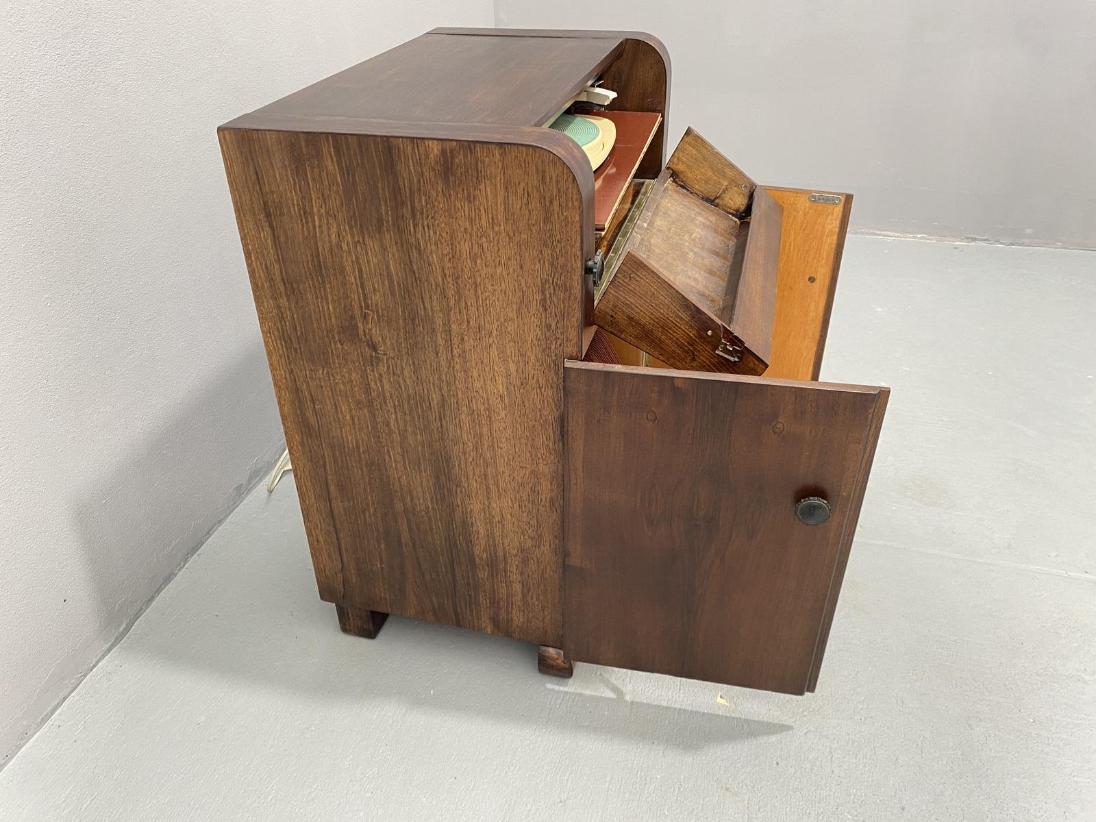 Mobile di metà secolo completamente ristrutturato con giradischi incorporato, Germania, 1950 in vendita 4
