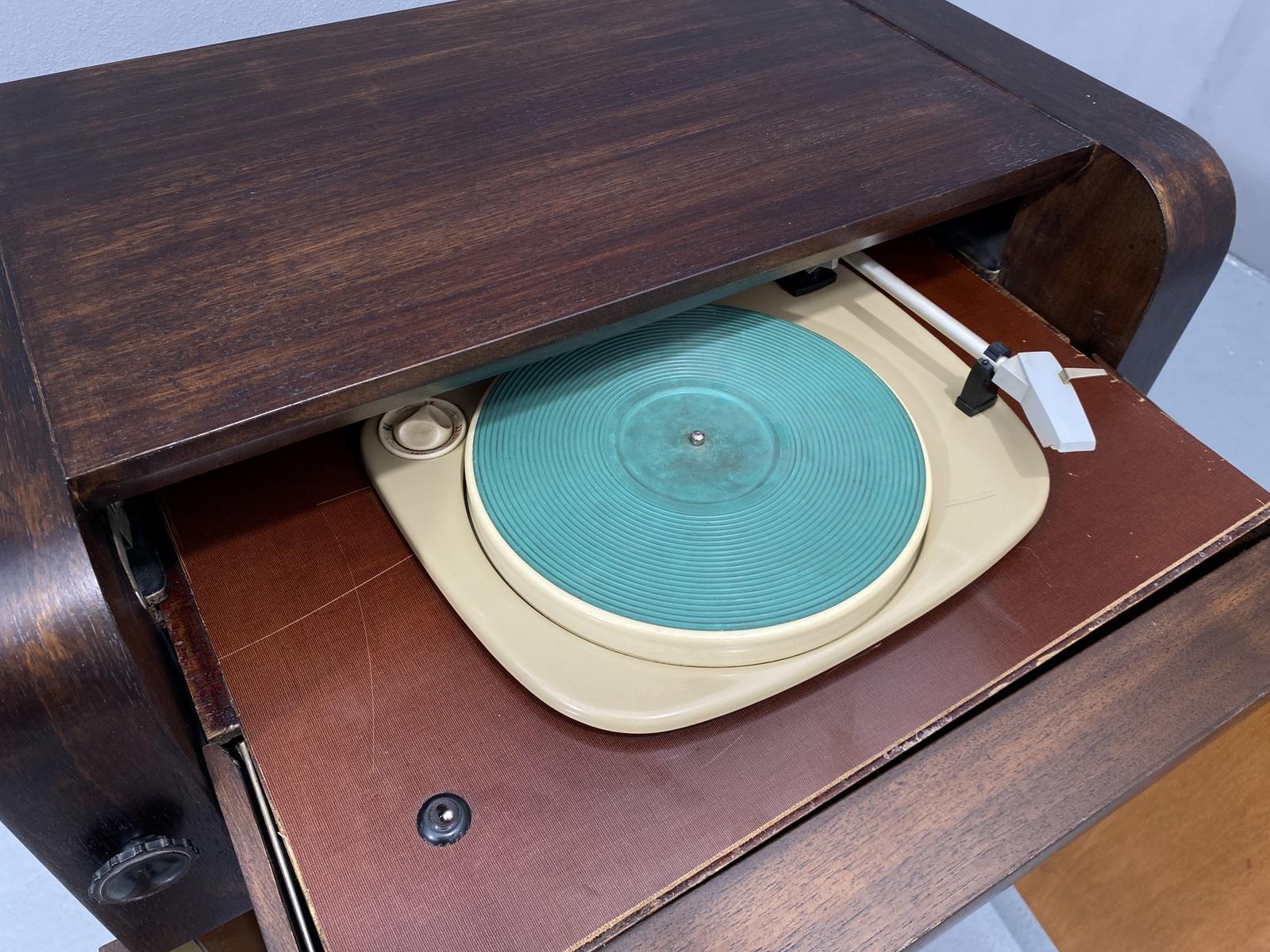 Mobile di metà secolo completamente ristrutturato con giradischi incorporato, Germania, 1950 in vendita 6