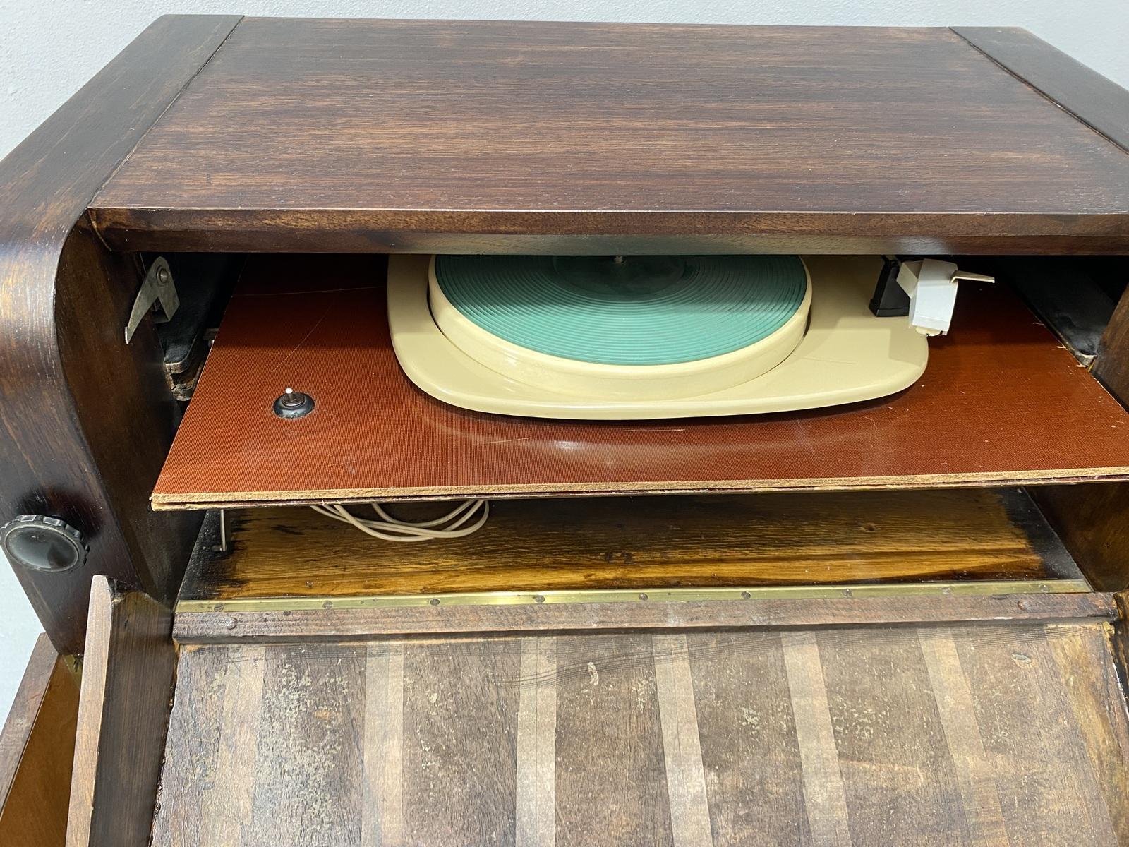 Mobile di metà secolo completamente ristrutturato con giradischi incorporato, Germania, 1950 in vendita 1