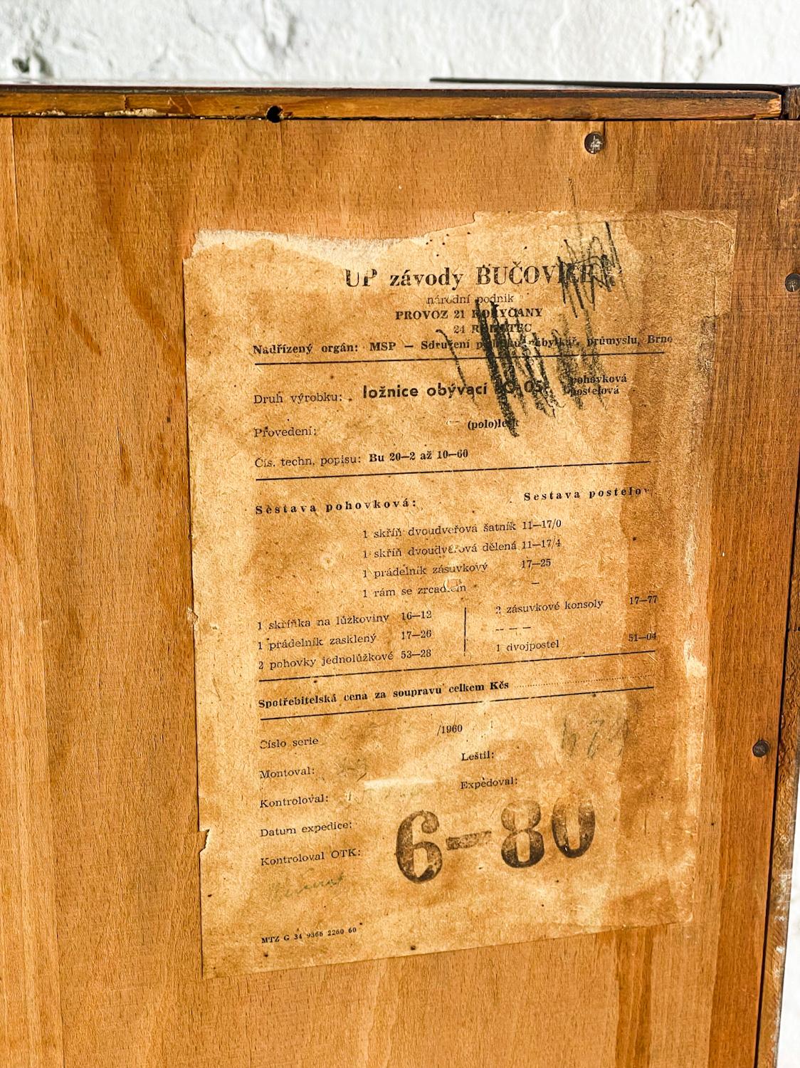 Art Déco Cassettiera di metà secolo completamente ristrutturata da UP Závody Bučovice, Cecoslovacchia in vendita