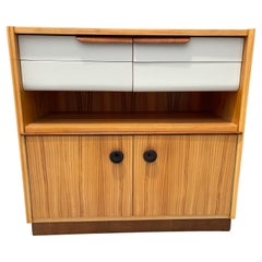 Commode du milieu du siècle entièrement rénovée par Up Závody Bučovice, Tchécoslovaquie.