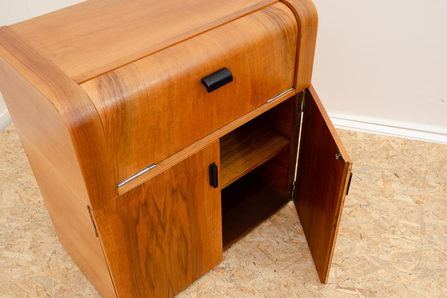 Mueble de licor de mediados de siglo totalmente renovado, años 50, Checoslovaquia 6