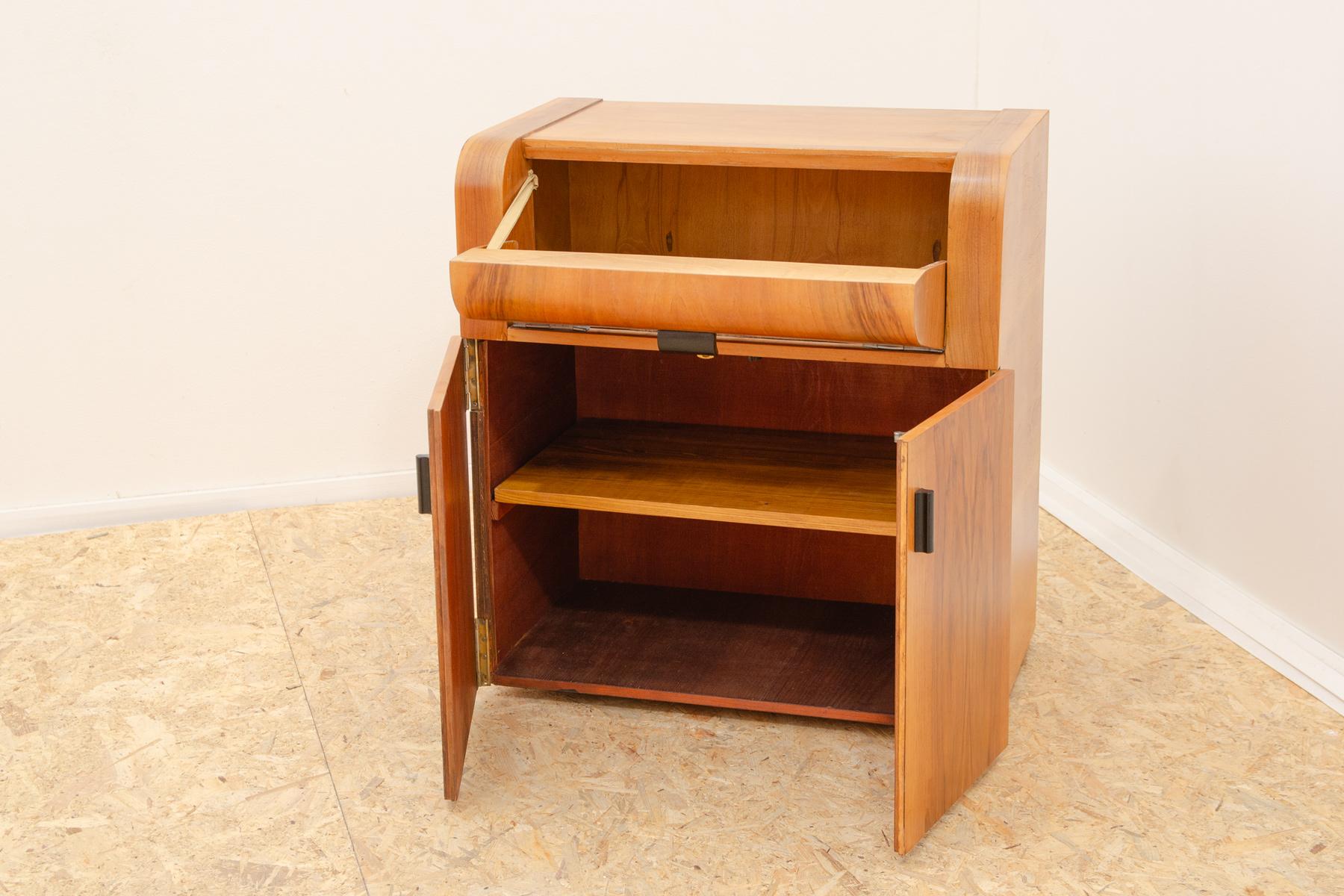 Mueble de licor de mediados de siglo totalmente renovado, años 50, Checoslovaquia 7
