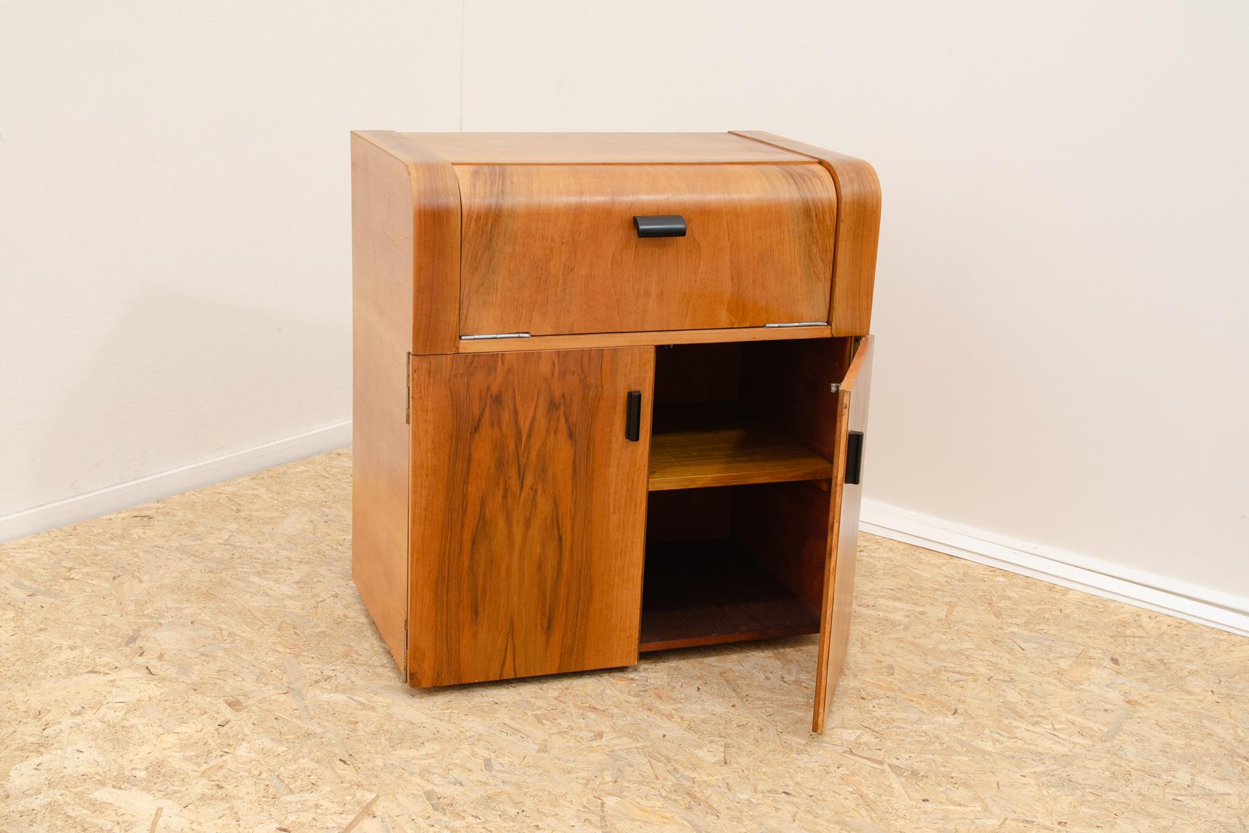 Mueble de licor de mediados de siglo totalmente renovado, años 50, Checoslovaquia 9