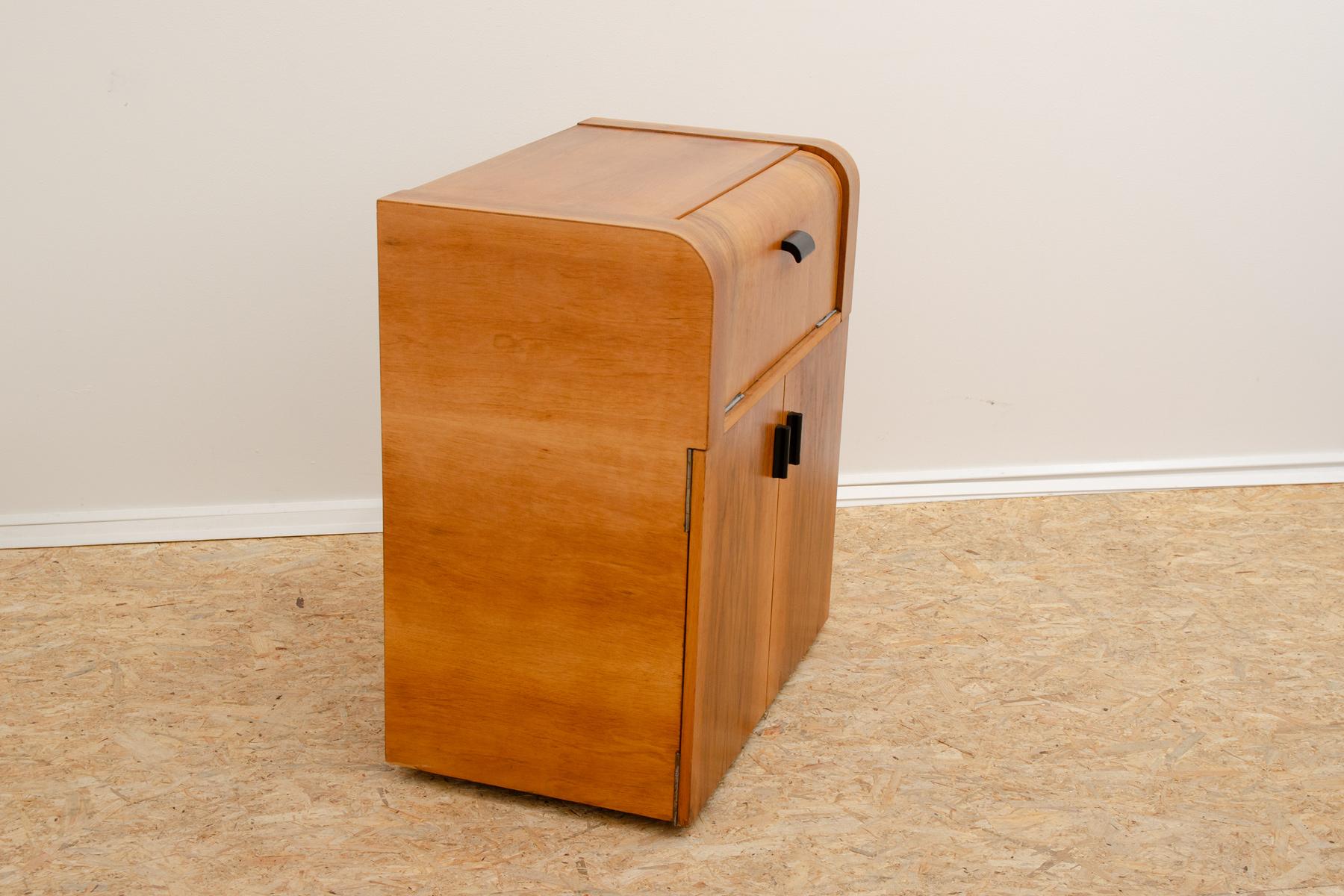 Mueble de licor de mediados de siglo totalmente renovado, años 50, Checoslovaquia siglo XX
