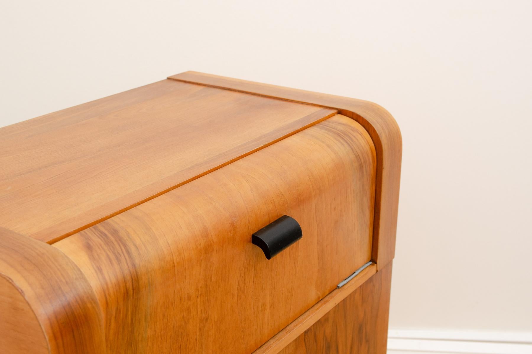Mueble de licor de mediados de siglo totalmente renovado, años 50, Checoslovaquia Madera