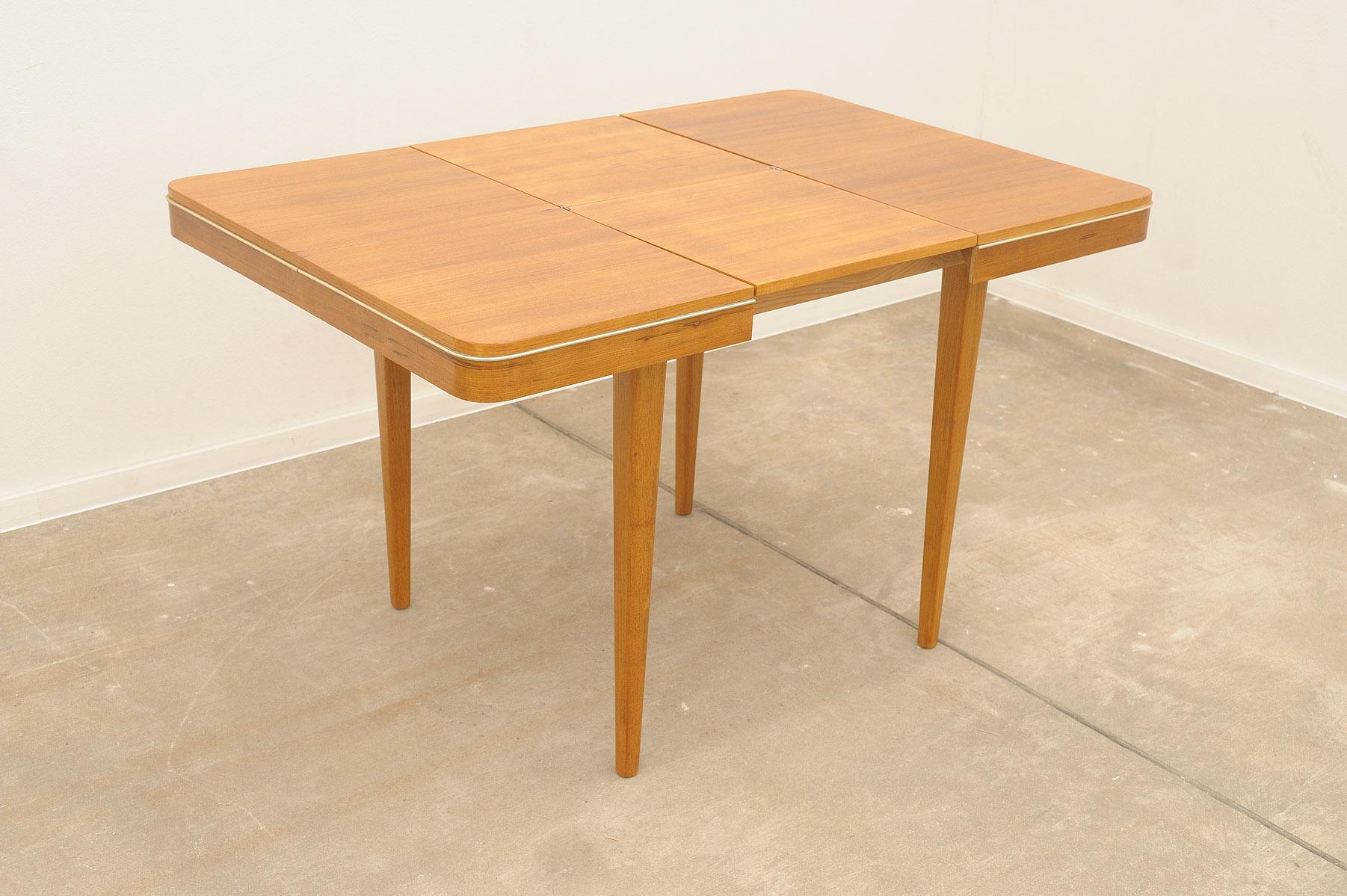 Fully renovated midcentury dining table by Jitona 1960´s, Czechoslovakia For Sale 5