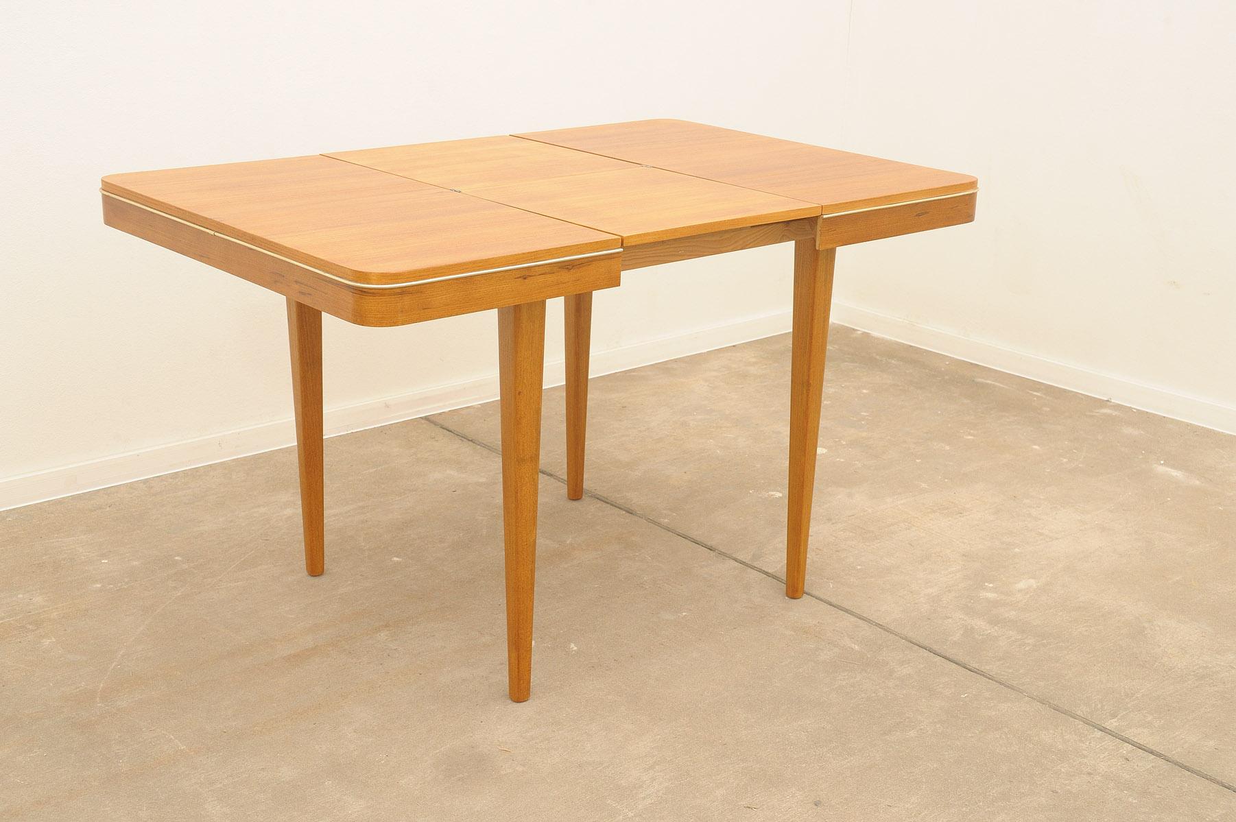 Fully renovated midcentury dining table by Jitona 1960´s, Czechoslovakia For Sale 6