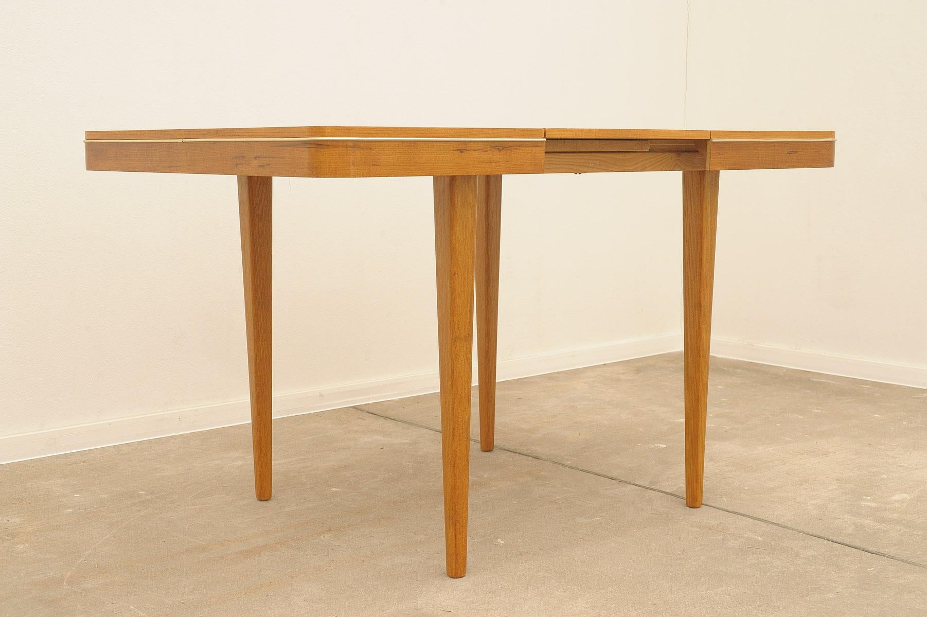 Fully renovated midcentury dining table by Jitona 1960´s, Czechoslovakia For Sale 7
