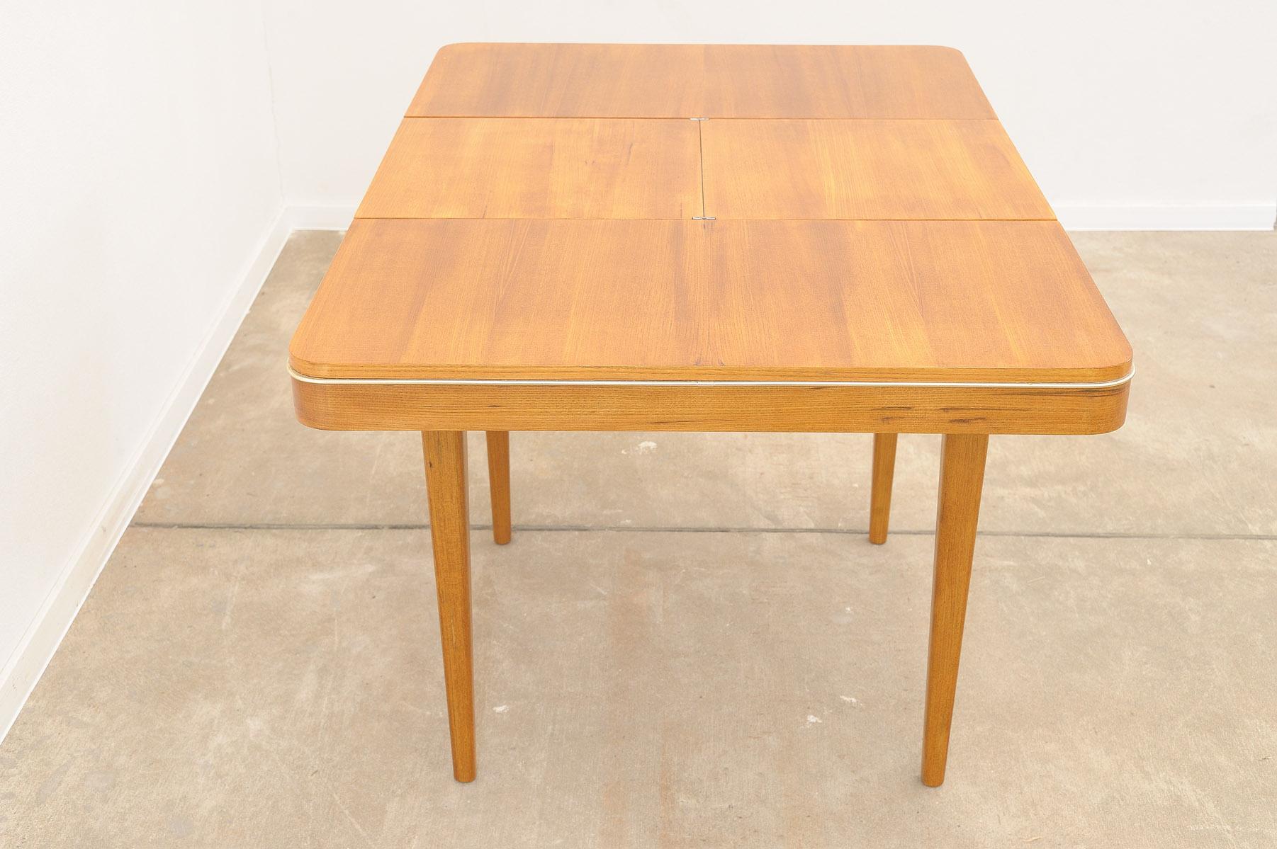 Fully renovated midcentury dining table by Jitona 1960´s, Czechoslovakia For Sale 8