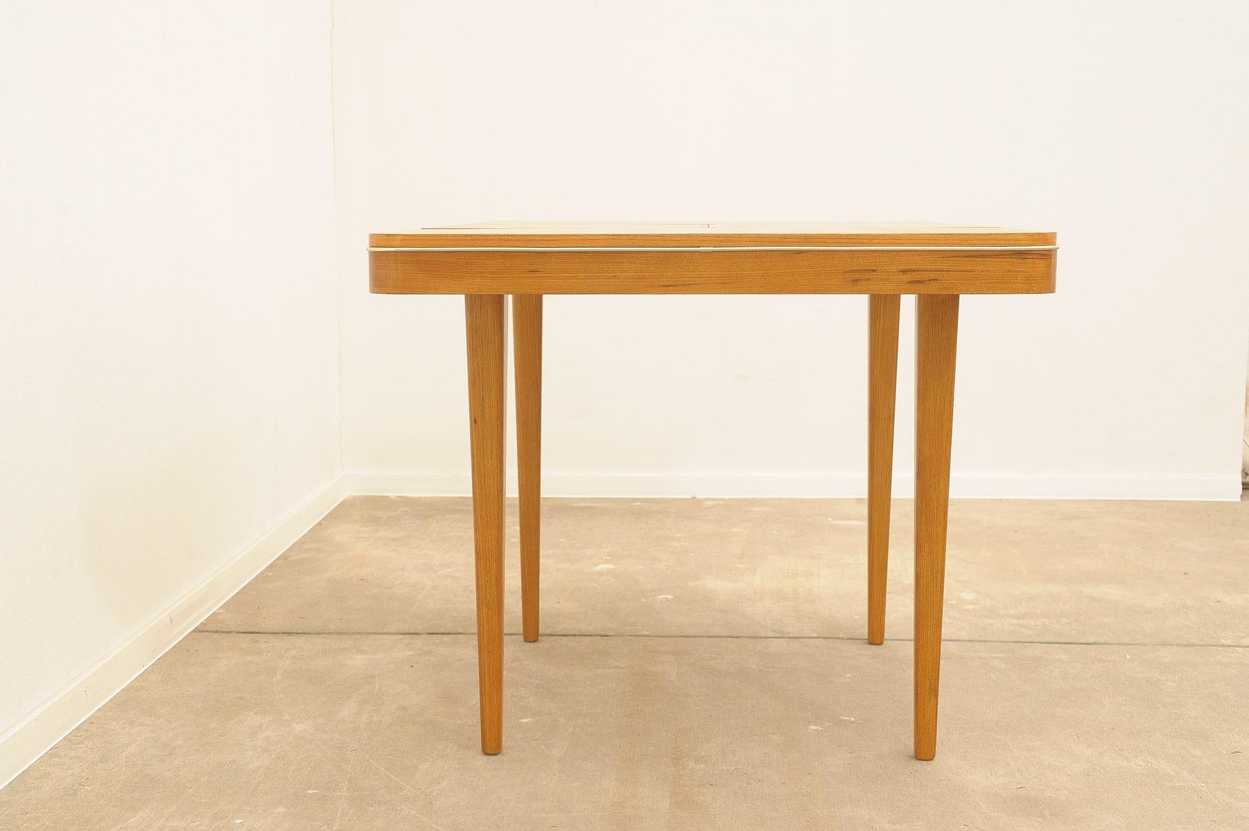 Fully renovated midcentury dining table by Jitona 1960´s, Czechoslovakia For Sale 9