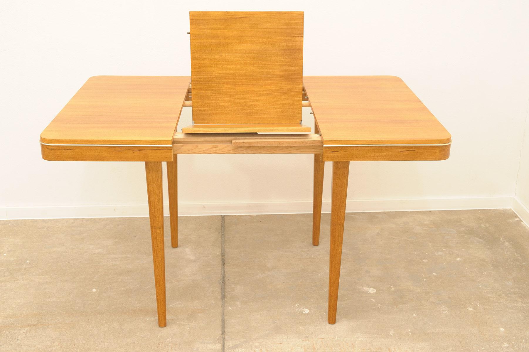 Fully renovated midcentury dining table by Jitona 1960´s, Czechoslovakia For Sale 10