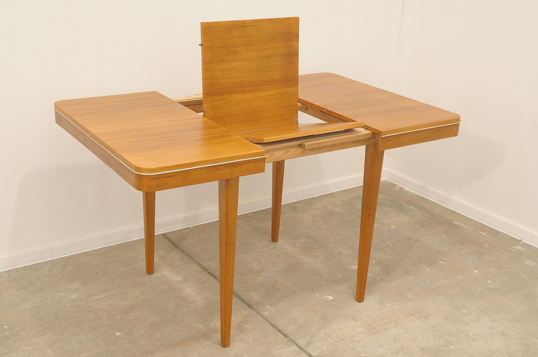 Fully renovated midcentury dining table by Jitona 1960´s, Czechoslovakia For Sale 12