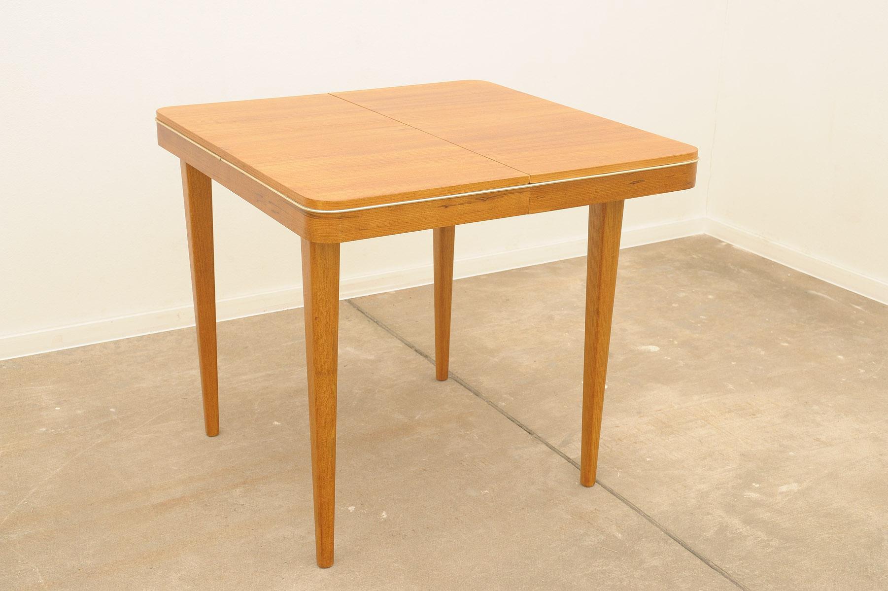 Mid century dining table by Jitona company, made in the former Czechoslovakia in the 1960´s.

In excellent condition, fully renovated.

 

Height: 77 cm

Width: 85 cm

Depth: 58 cm

unfolded : 133 cm