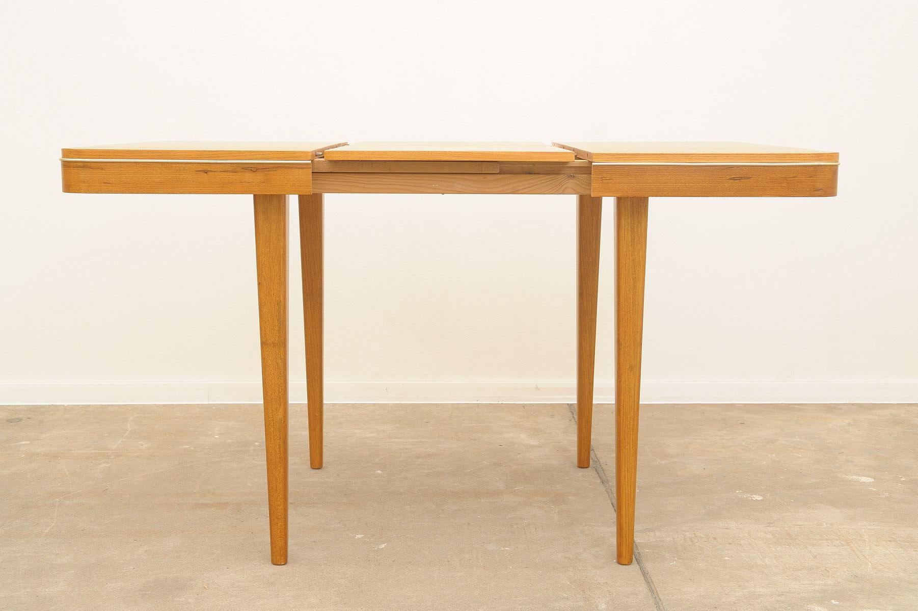 Fully renovated midcentury dining table by Jitona 1960´s, Czechoslovakia For Sale 2