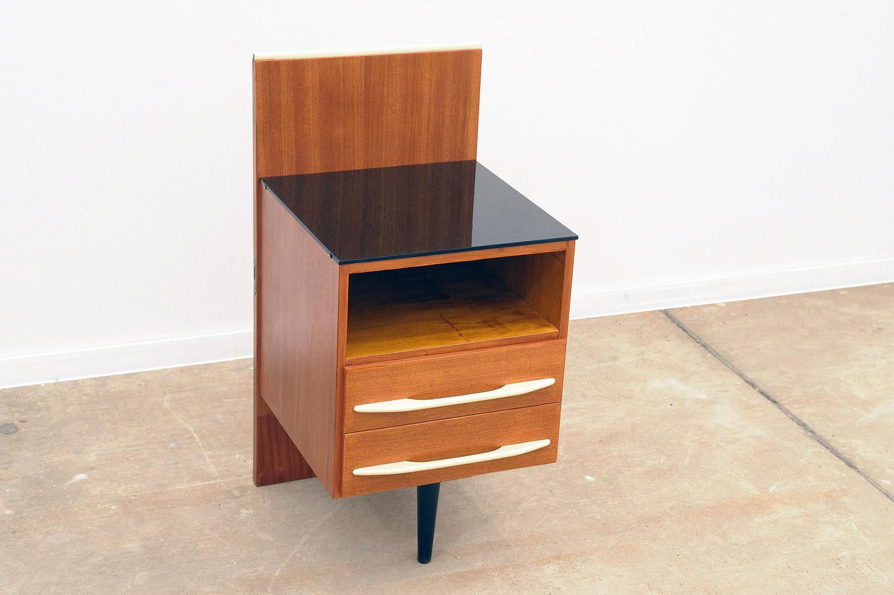  Fully renovated midcentury nightstand by Mojmír Požár, 1960´s, Czechoslovakia In Excellent Condition For Sale In Prague 8, CZ
