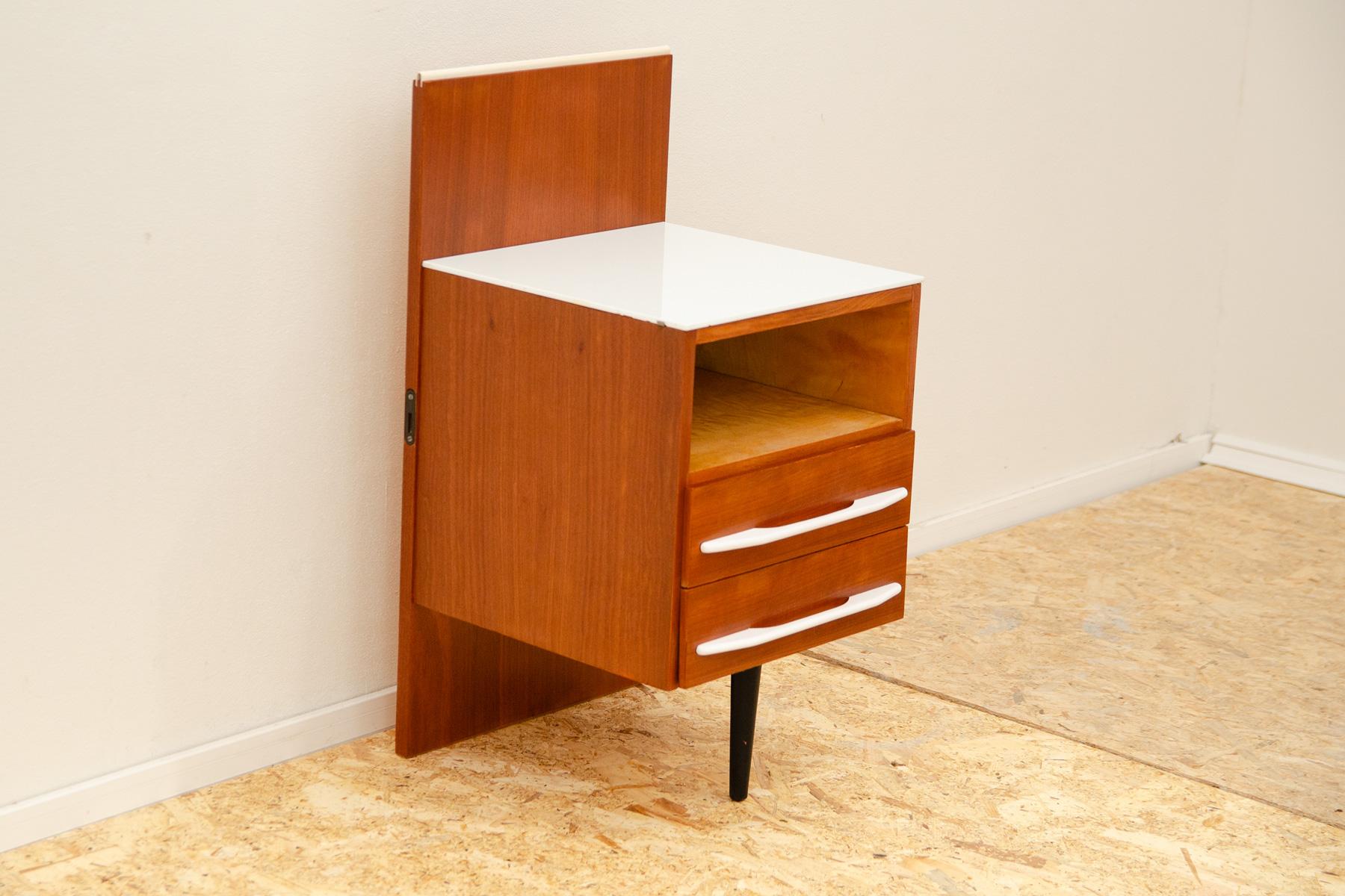 Fully renovated midcentury nightstand by Mojmír Požár, 1960´s, Czechoslovakia In Excellent Condition For Sale In Prague 8, CZ