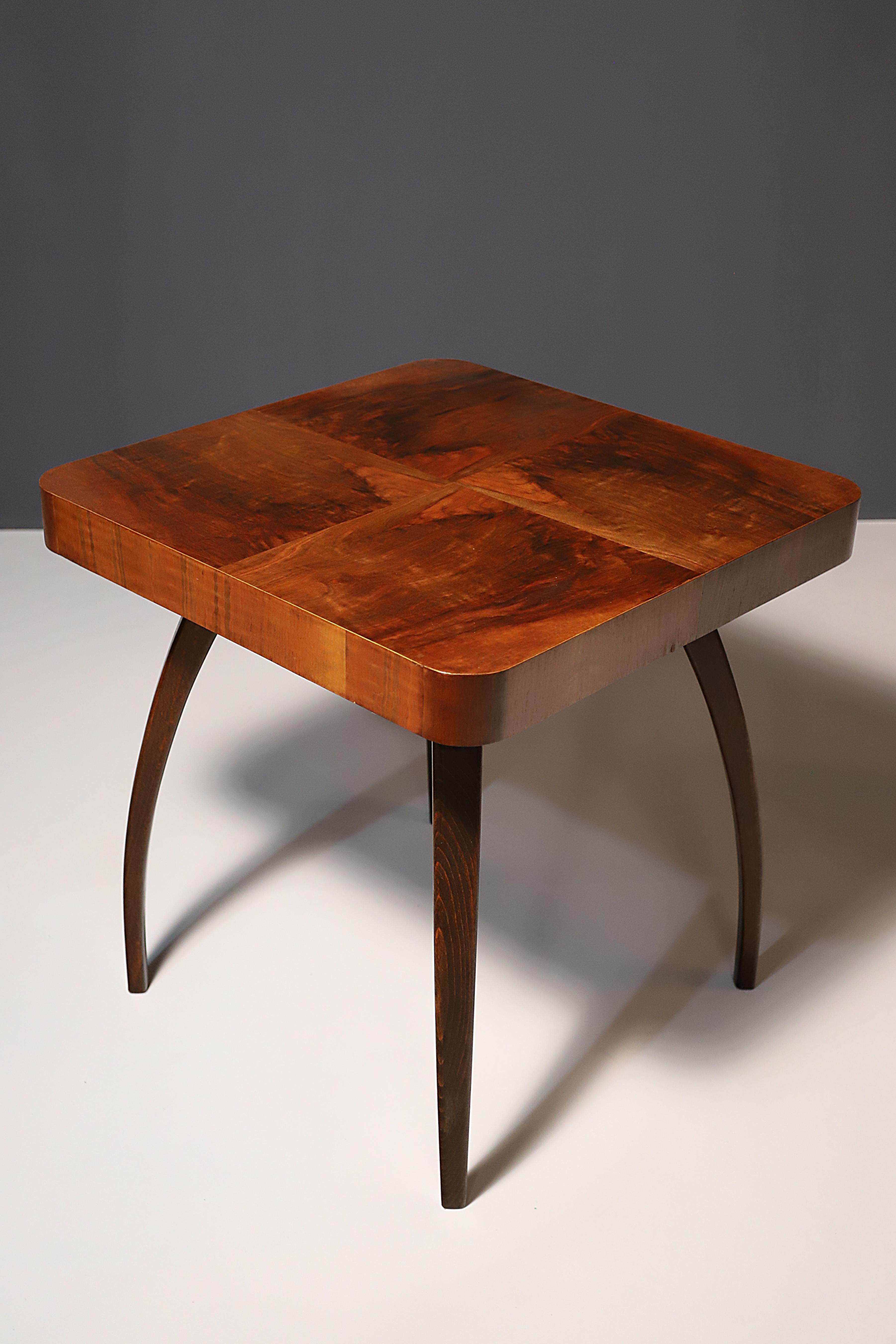 Art déco Table Spider H 259 entièrement rénovée par Jindřich Halabala, années 1930 en vente