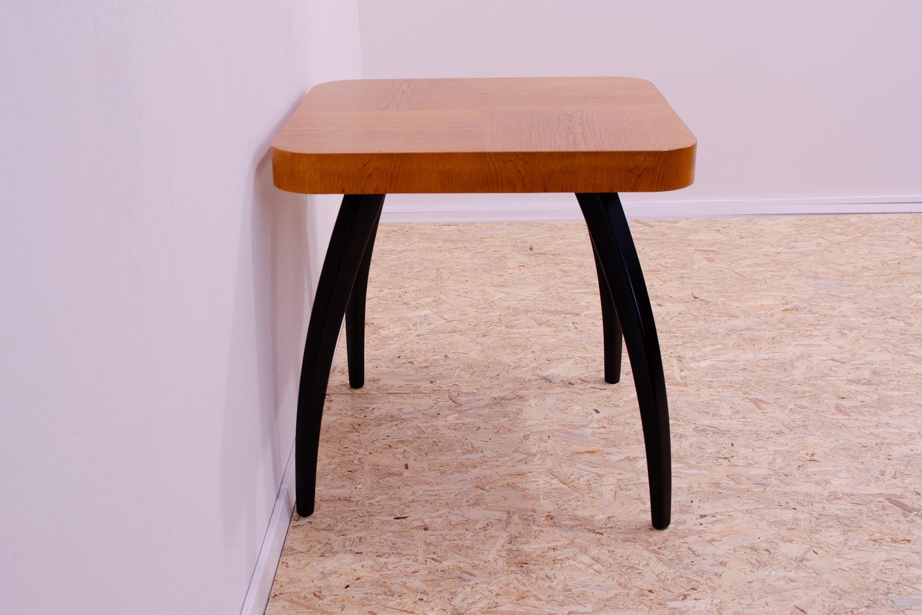 Fully renovated Spider table H 259 by Jindřich Halabala, 1930´s In Excellent Condition For Sale In Prague 8, CZ