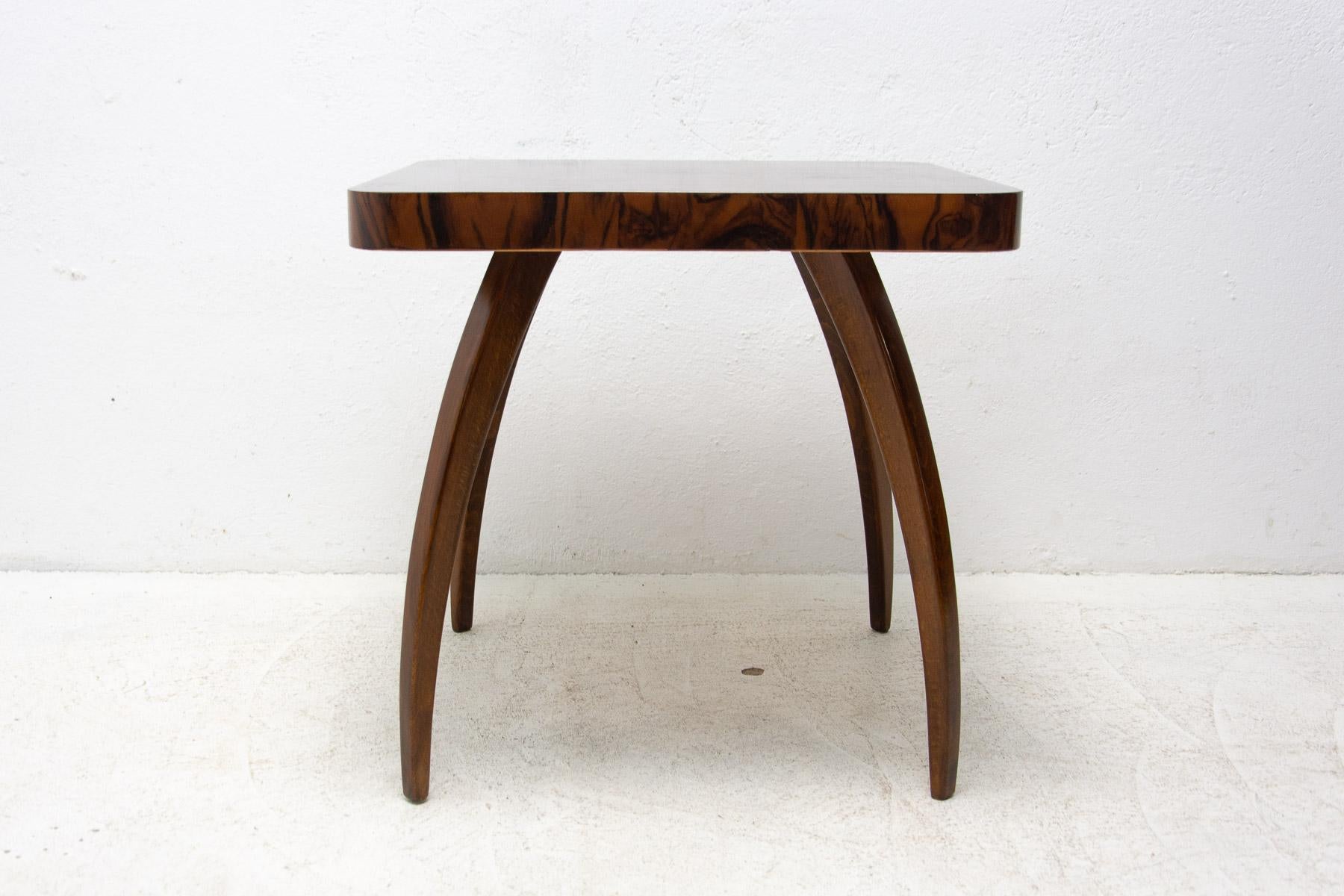 Fully Renovated Walnut Spider Table H 259 by Jindřich Halabala, 1950s For Sale 3