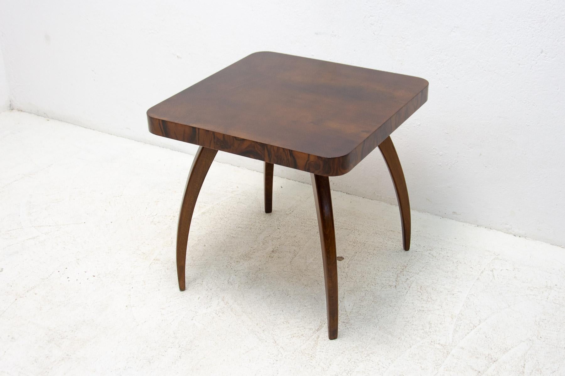 Fully Renovated Walnut Spider Table H 259 by Jindřich Halabala, 1950s For Sale 5