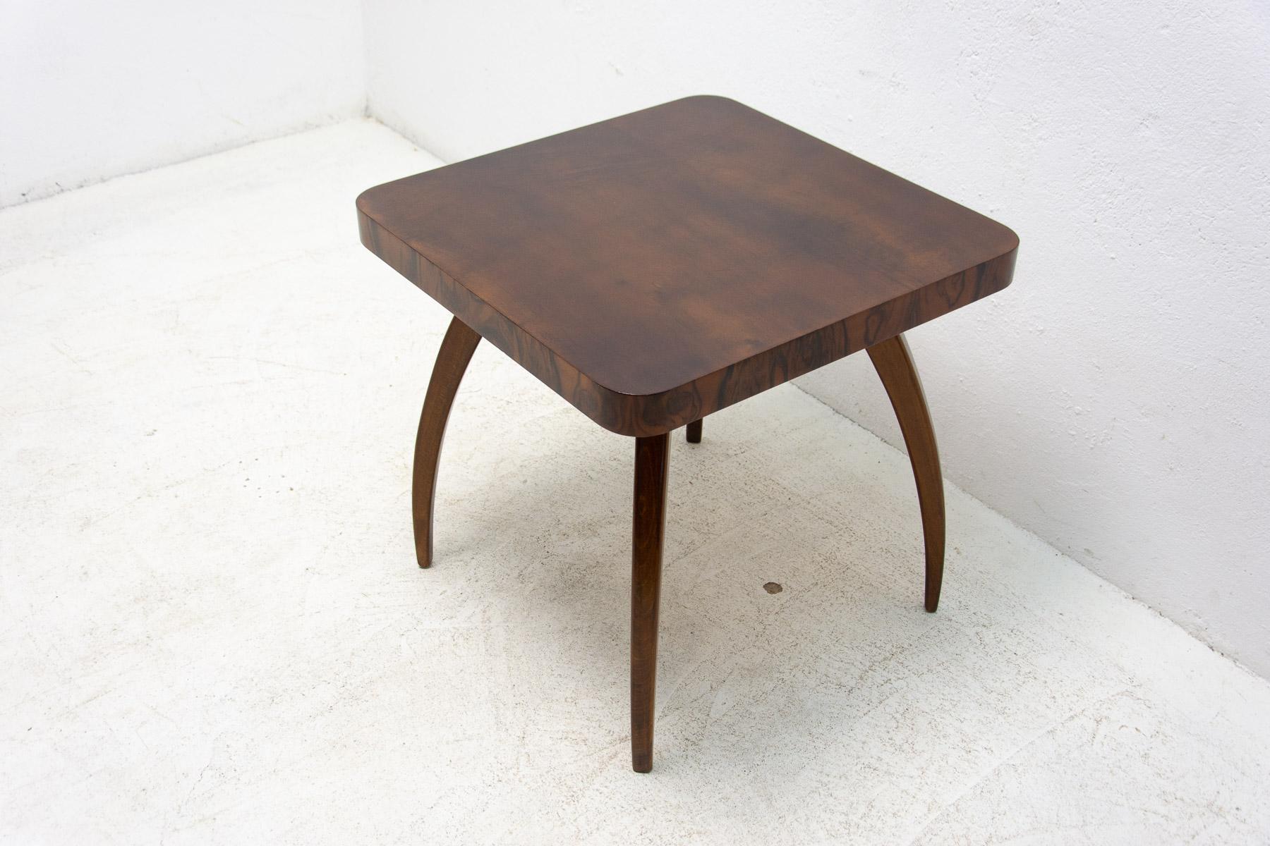 Fully Renovated Walnut Spider Table H 259 by Jindřich Halabala, 1950s For Sale 6