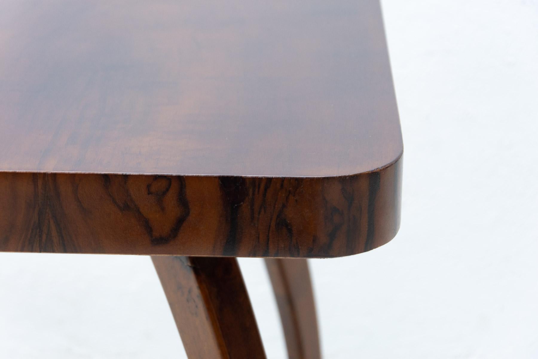 Wood Fully Renovated Walnut Spider Table H 259 by Jindřich Halabala, 1950s For Sale