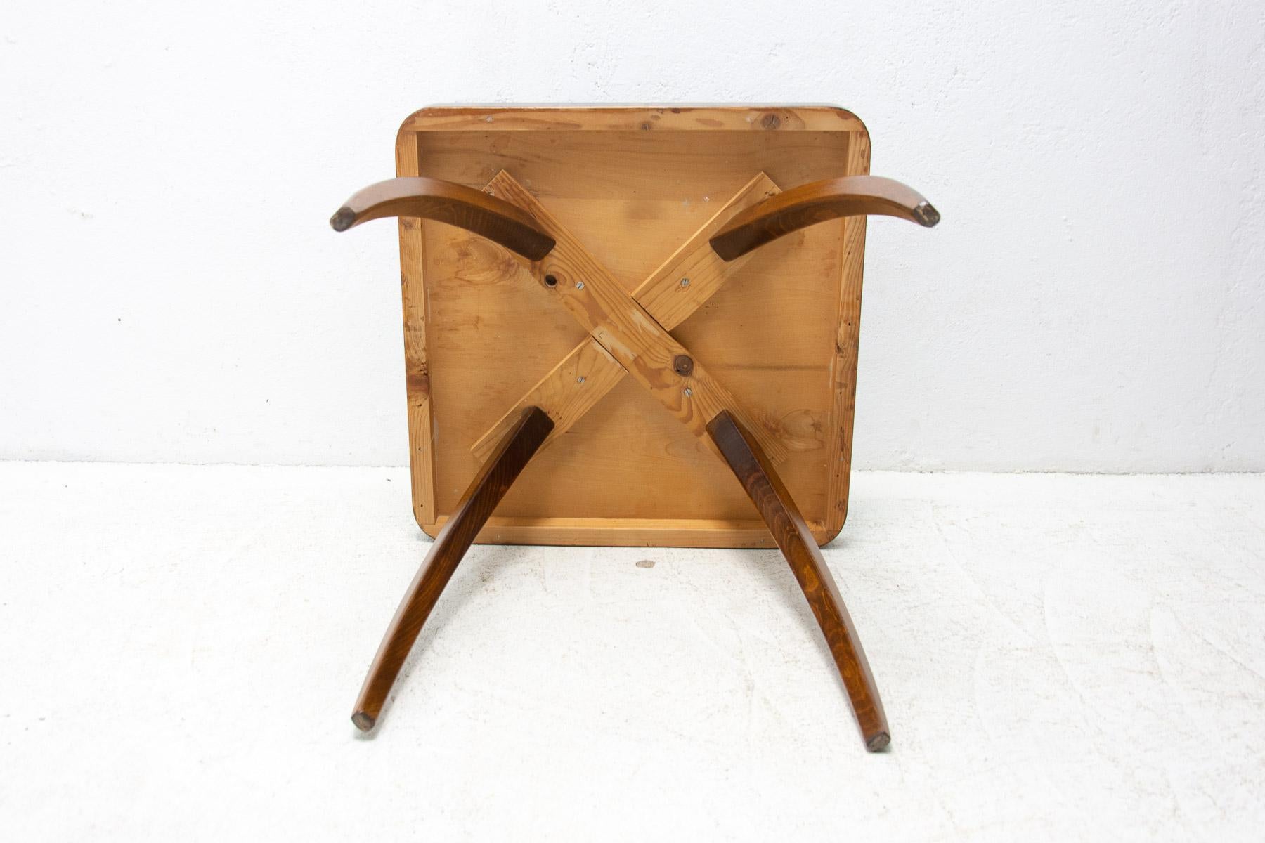 Fully Renovated Walnut Spider Table H 259 by Jindřich Halabala, 1950s For Sale 2