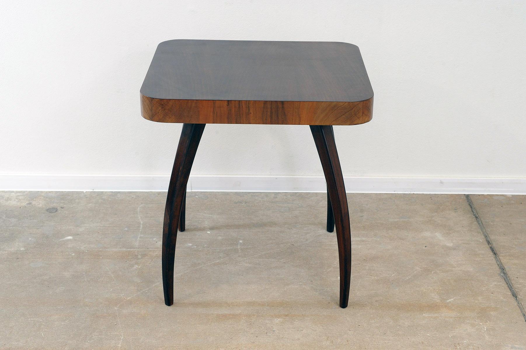 Fully renovated walnut Spider table H259 by Jindřich Halabala, 1950´s 2