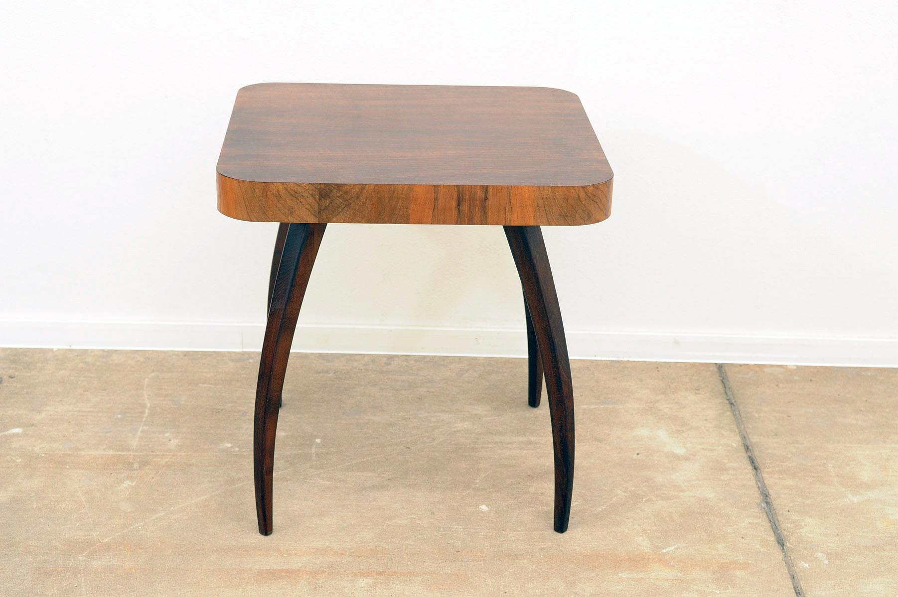 20th Century Fully renovated walnut Spider table H259 by Jindřich Halabala, 1950´s