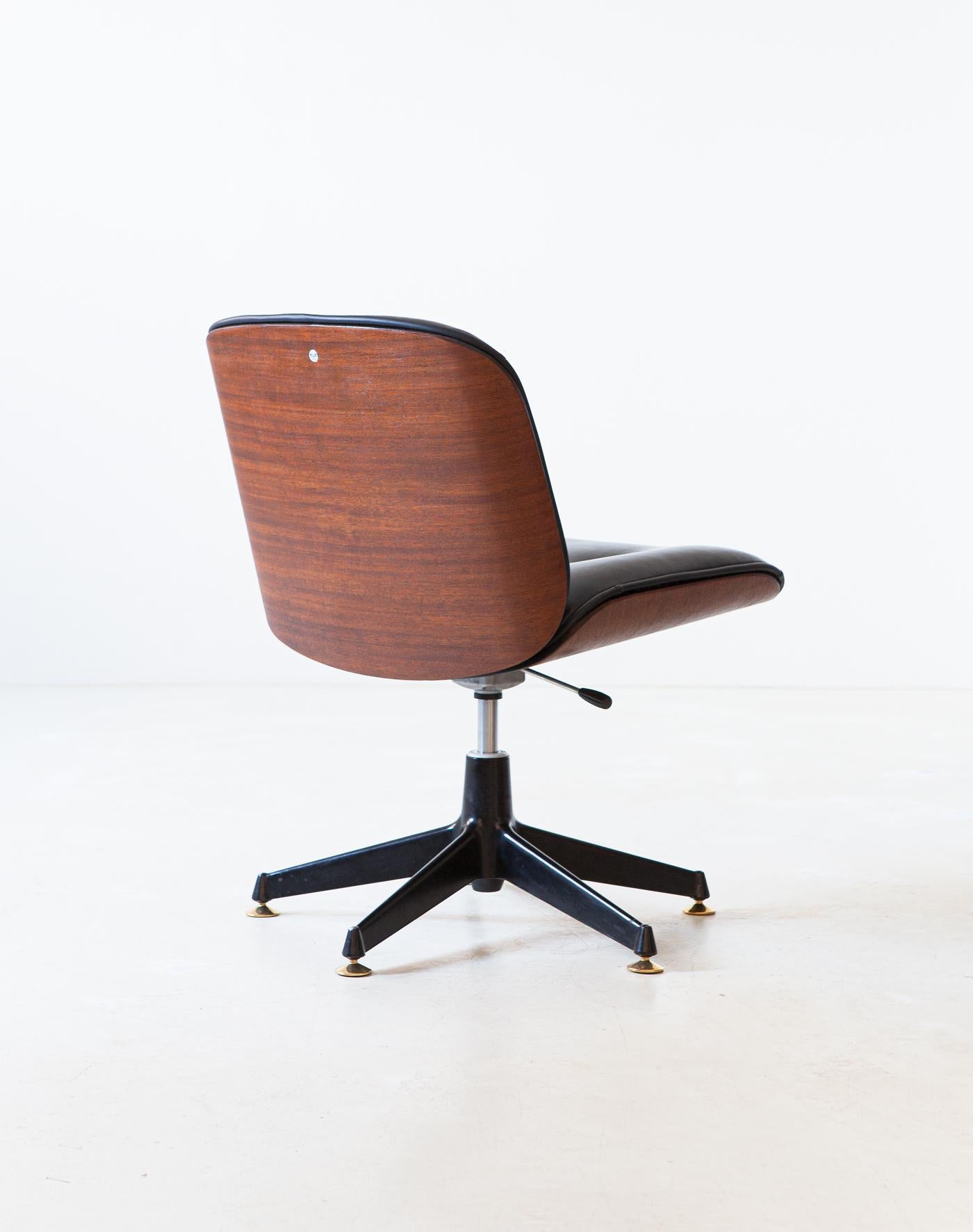 Mid-20th Century Fully Renoved Desk Chair in Black Leather and Walnut by Ico Parisi for MIM