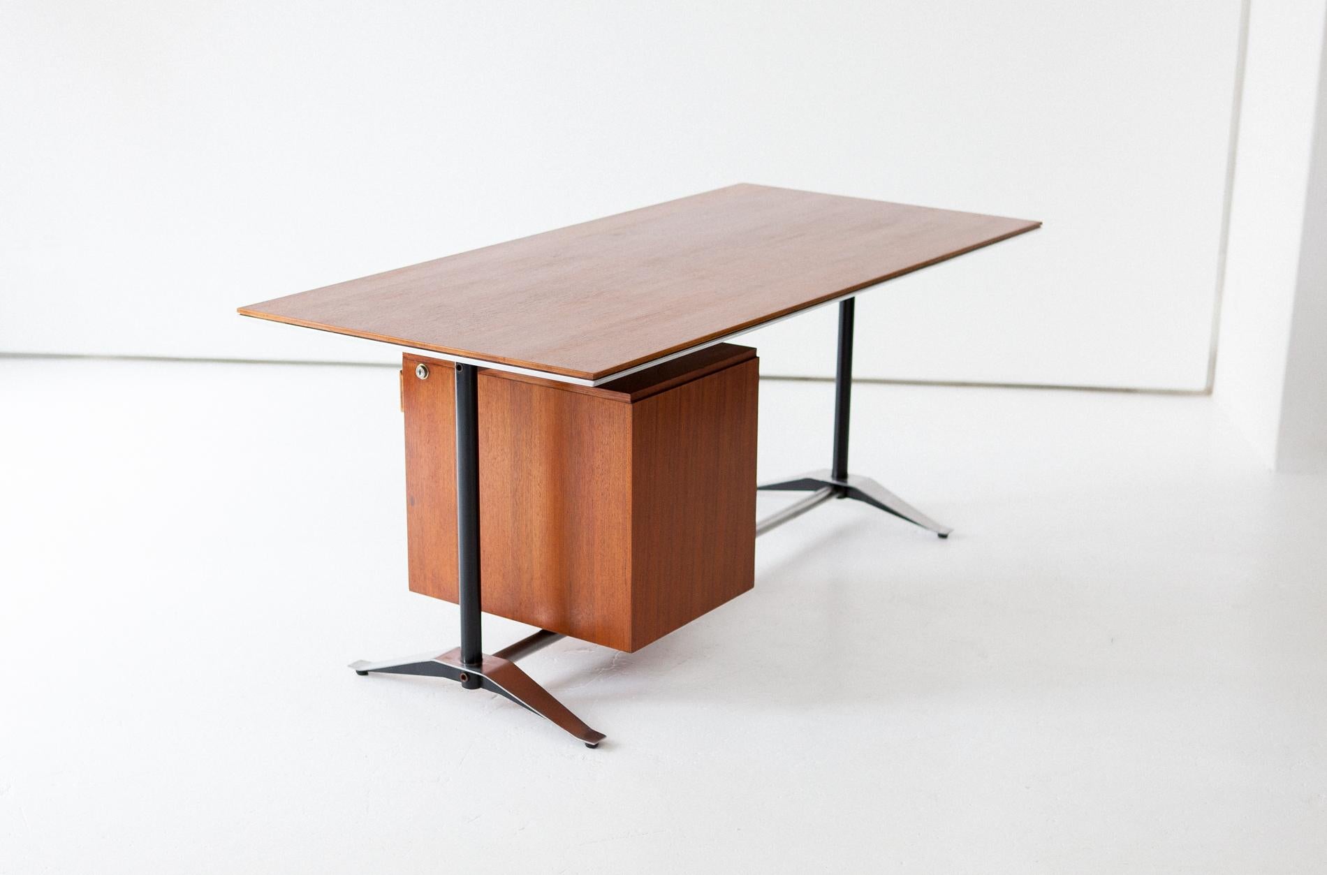 Italian Fully Restored 1950s Desk by Studio PFR Ponti Fornaroli Rosselli