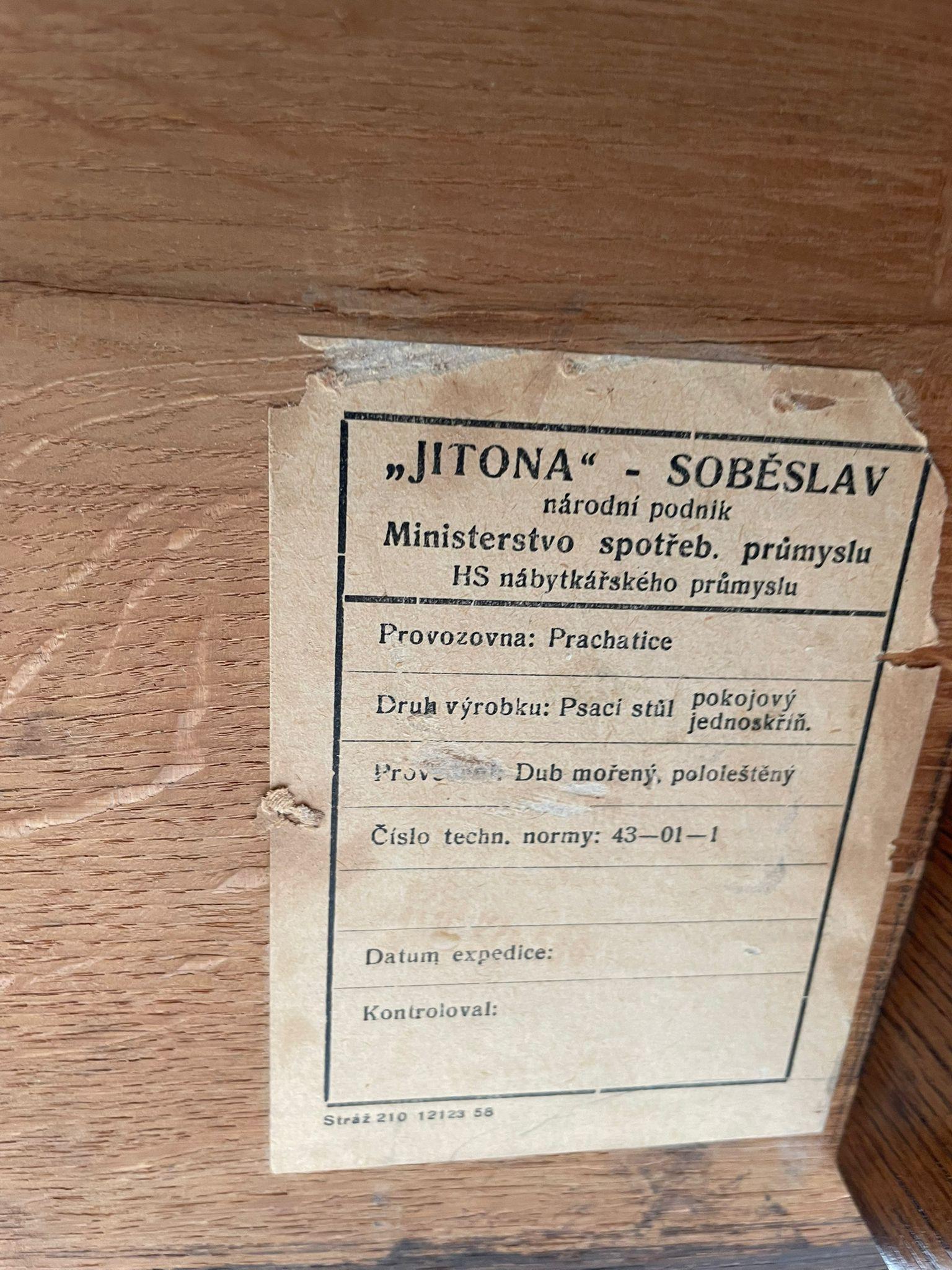 Ceco Scrivania degli anni '50 completamente restaurata da Jindřich Halabala per Jitona in vendita