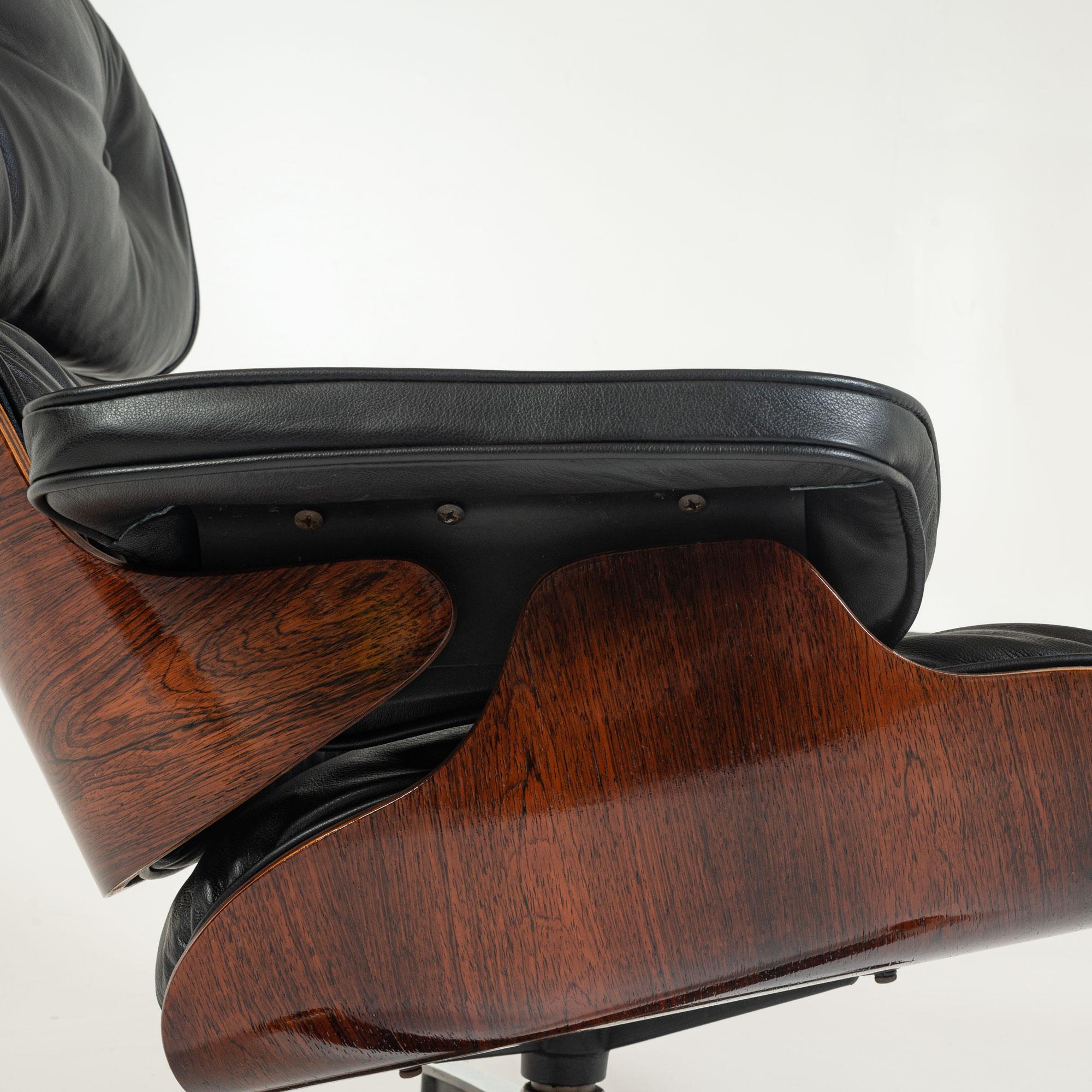 Fully Restored 1st Gen 1959 Eames Lounge Chair and Boot Glide Ottoman In Excellent Condition In Seattle, WA