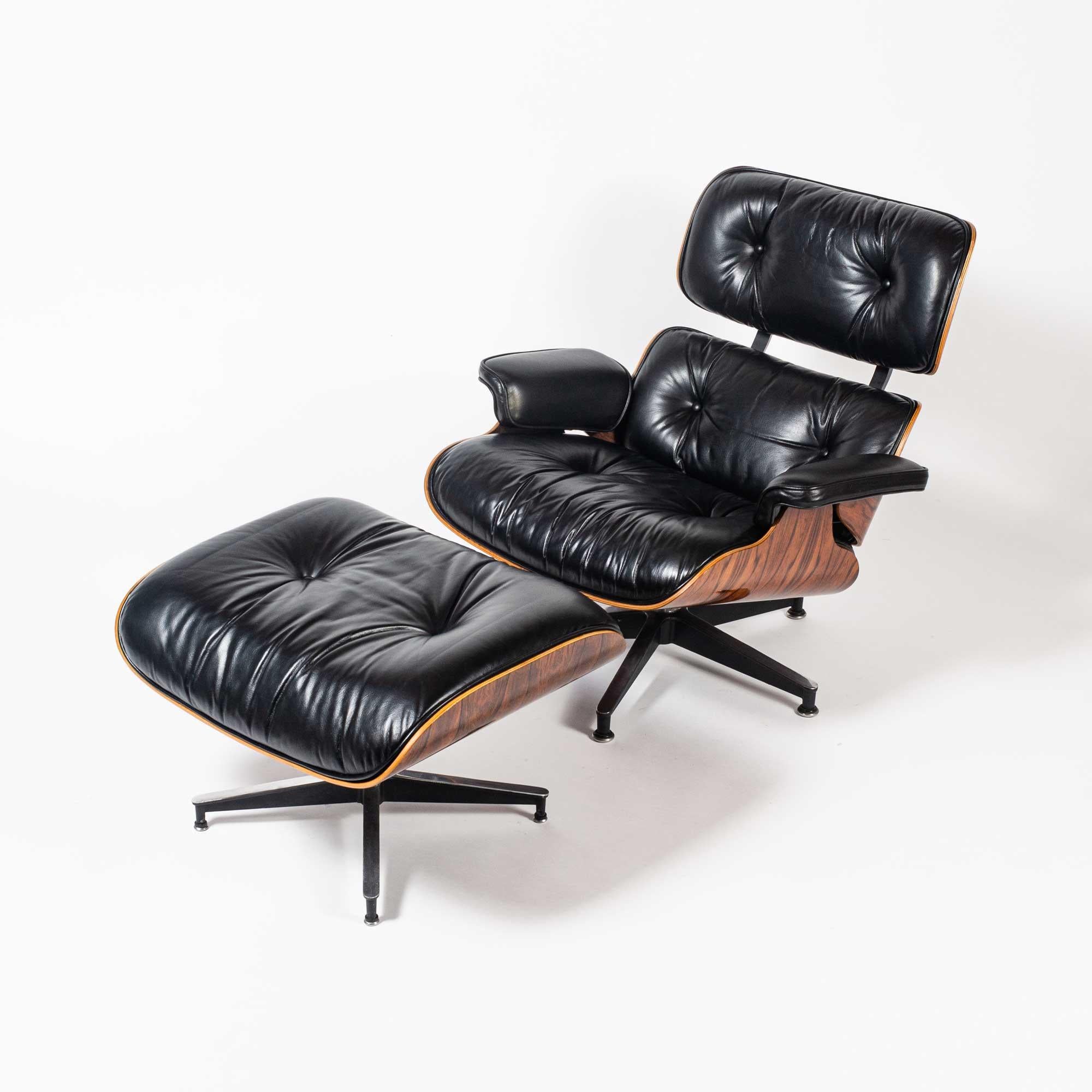 Mid-Century Modern Fully Restored 3rd Gen Eames Lounge Chair 670 and Ottoman 671 in Black Leather For Sale