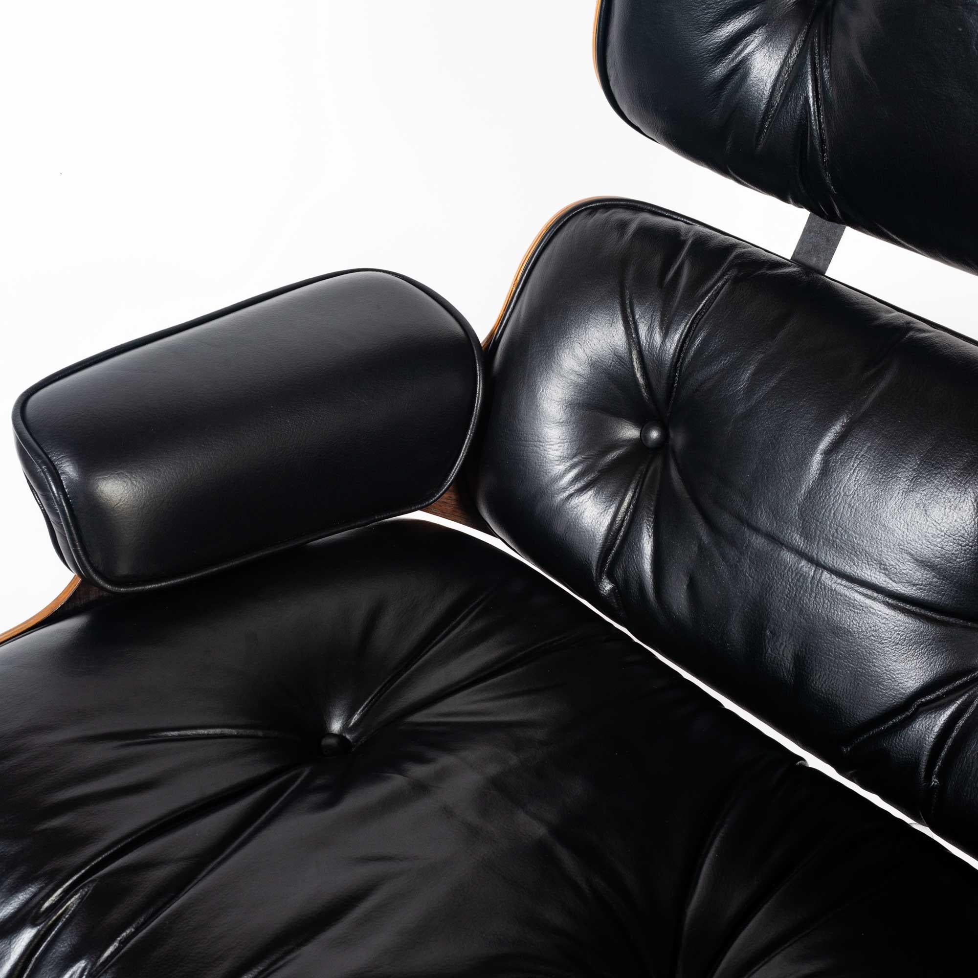 Fully Restored 3rd Gen Eames Lounge Chair 670 and Ottoman 671 in Black Leather In Excellent Condition In Seattle, WA