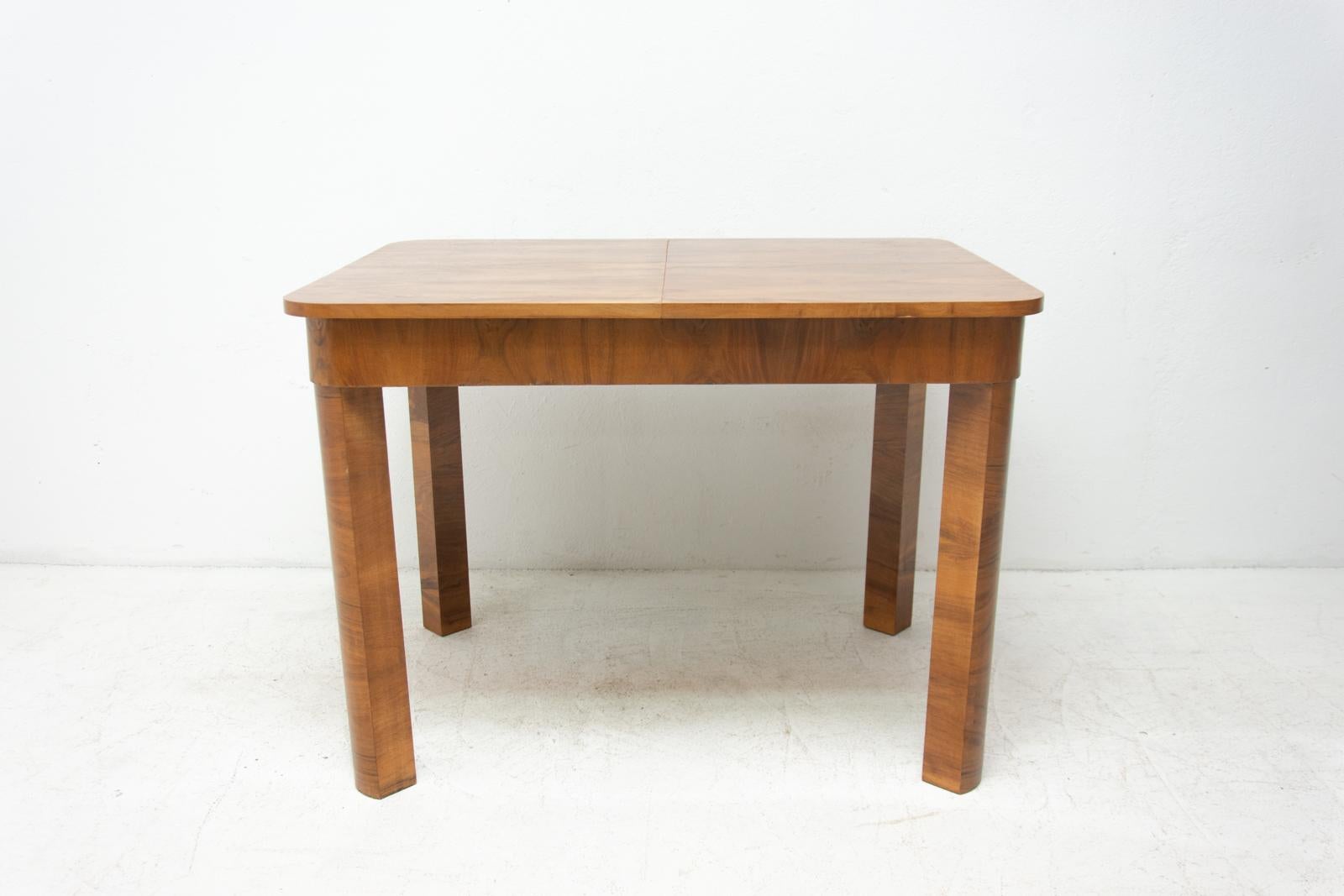 This Art Deco adjustable dining table was made probably by UP Závody company in the 1940s in the former Czechoslovakia. It´s made of walnut. The table is in excellent condition, fully refurbished.

Dimensions:

110 x 81 x 80 cm (Length x height
