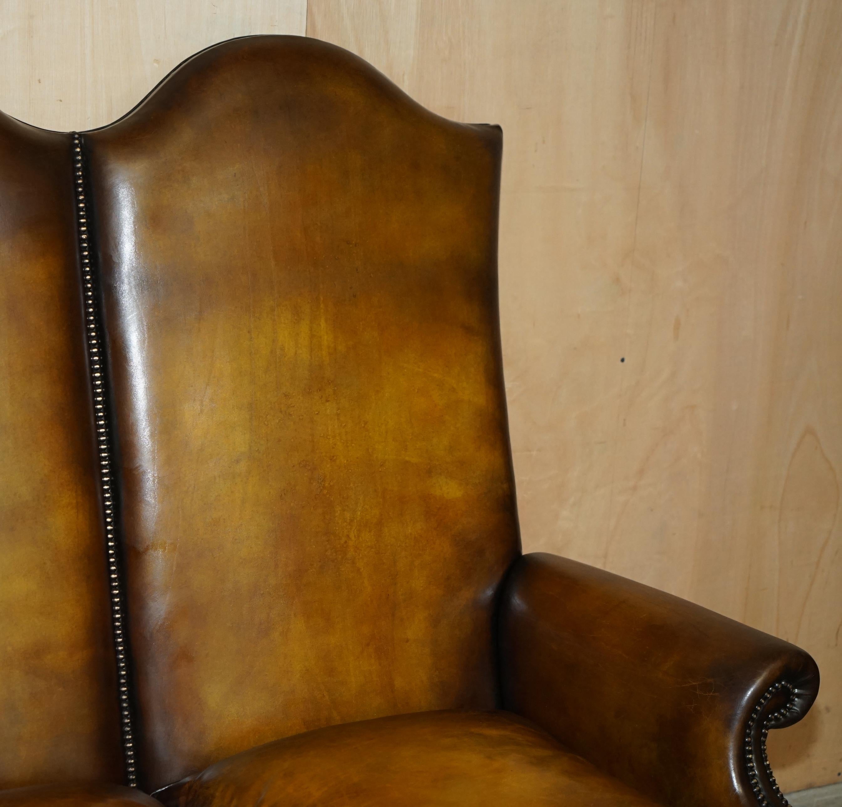 Anglais SOFA SETTEE ANTIQUE DE style GEORGE II, entièrement rénovée, 1880 en vente