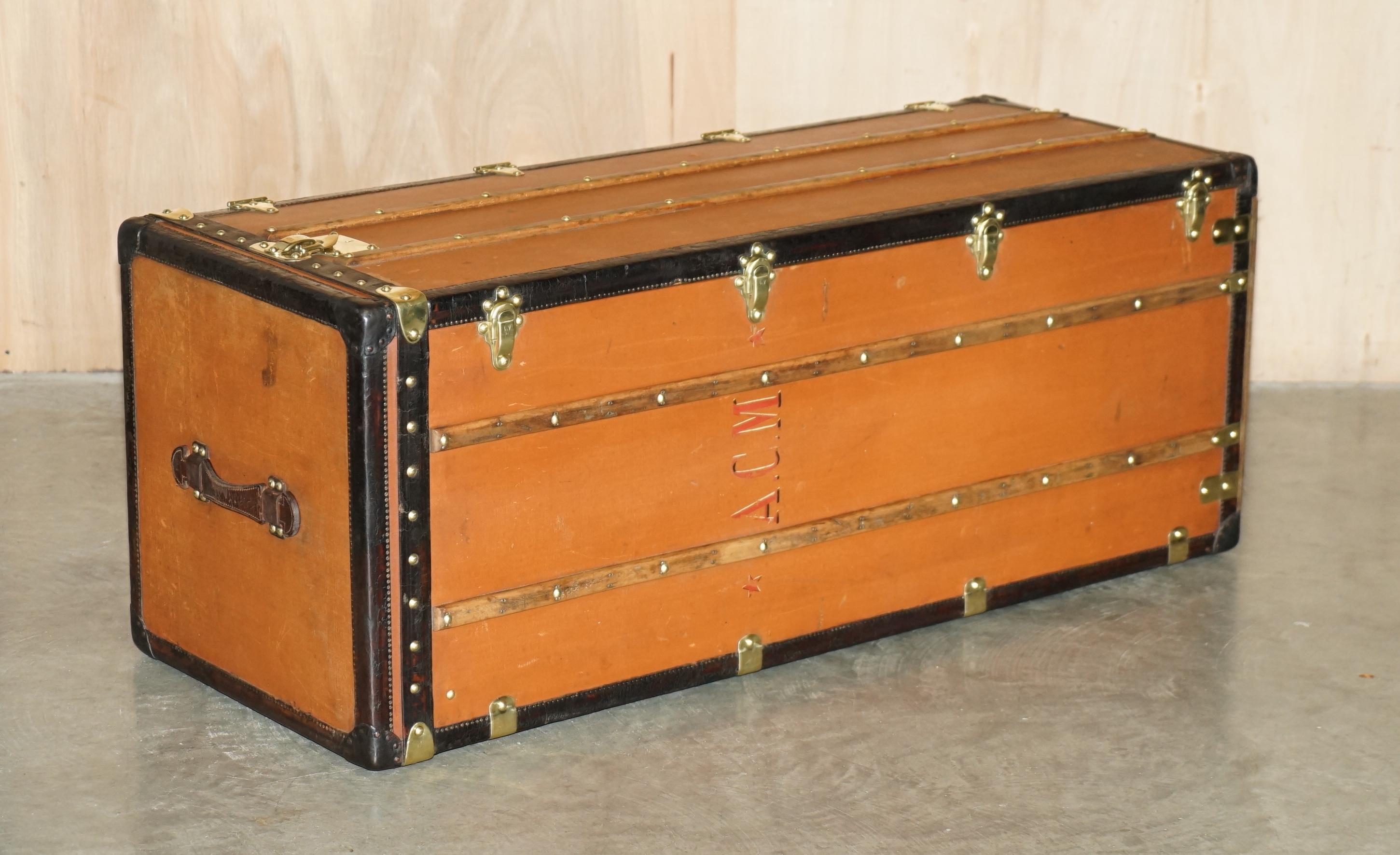 FULLY RESTORED ANTiQUE 1910 LOUIS VUITTON STAMPED & SIGNED MALLE PENDERIE TRUNK For Sale 2