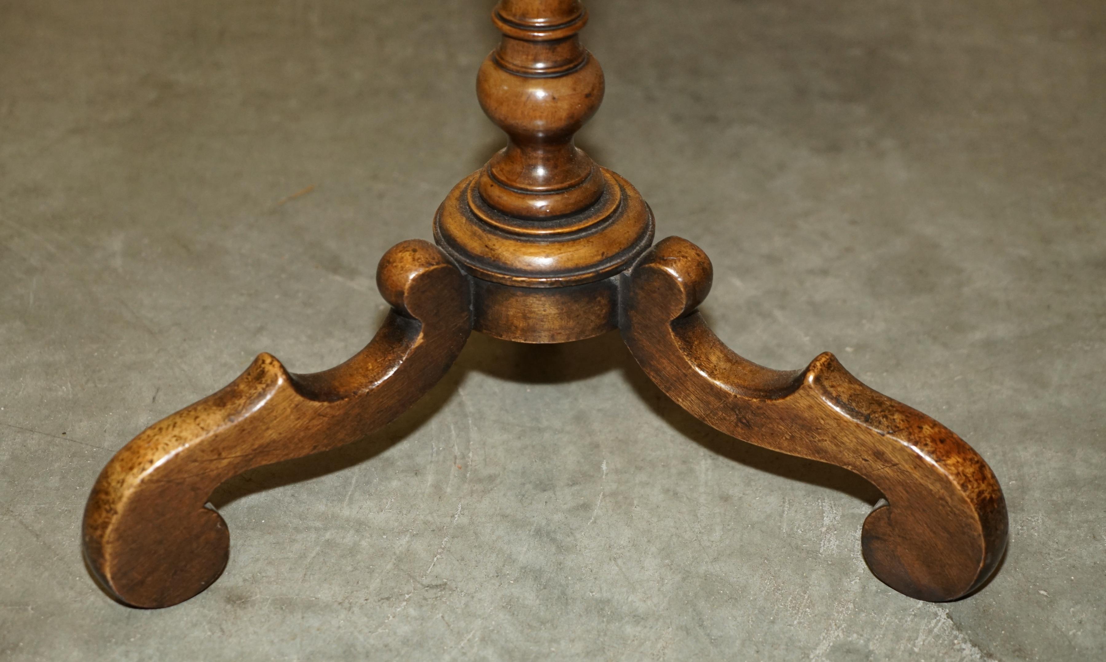 FULLY RESTORED ANTIQUE CHARLES TOZER OYSTER HARDWOOD TRIPOD SiDE END LAMP TABLE For Sale 2