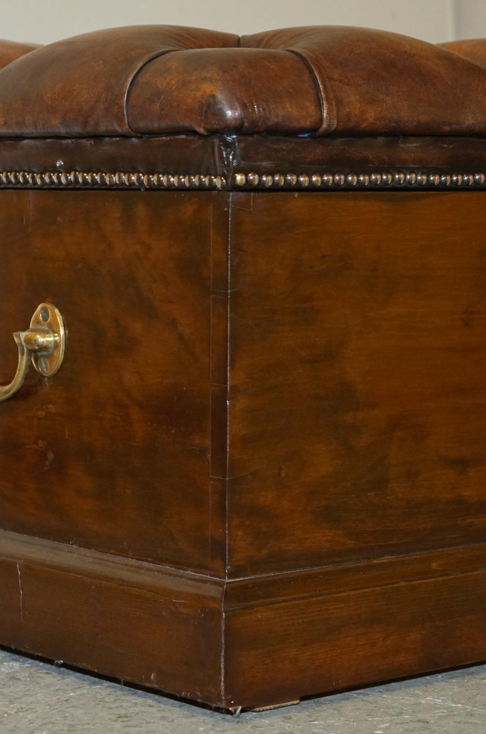 Late 19th Century FULLY RESTORED ANTiQUE CIRCA 1890 CHESTERFIELD BROWN LEATHER LINEN STORAGE TRUNK For Sale