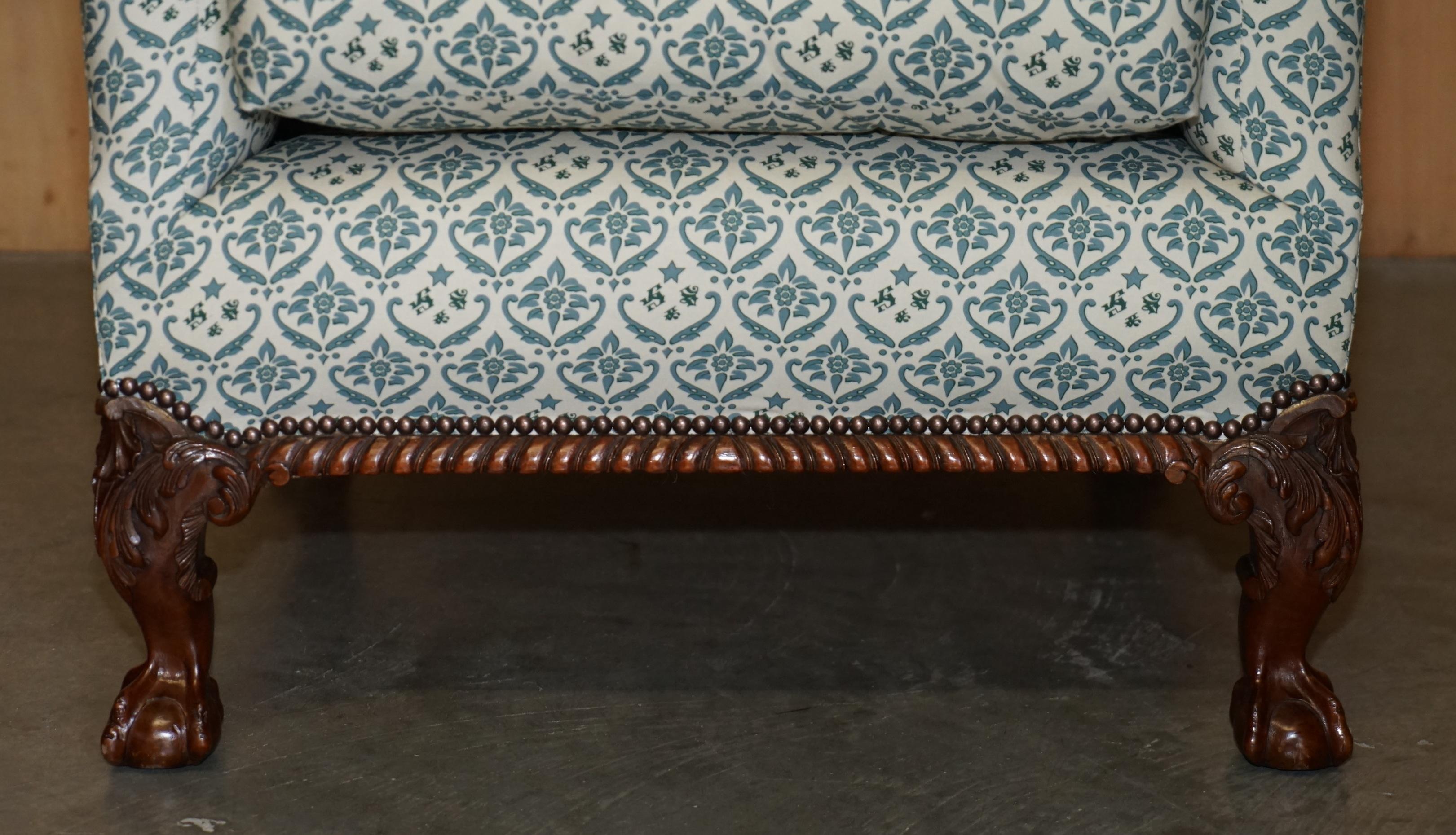 FULLY RESTORED ANTIQUE HOWARD & SON'S CLAW & BALL FEET ARMCHAIR TICKING FABRiC For Sale 4