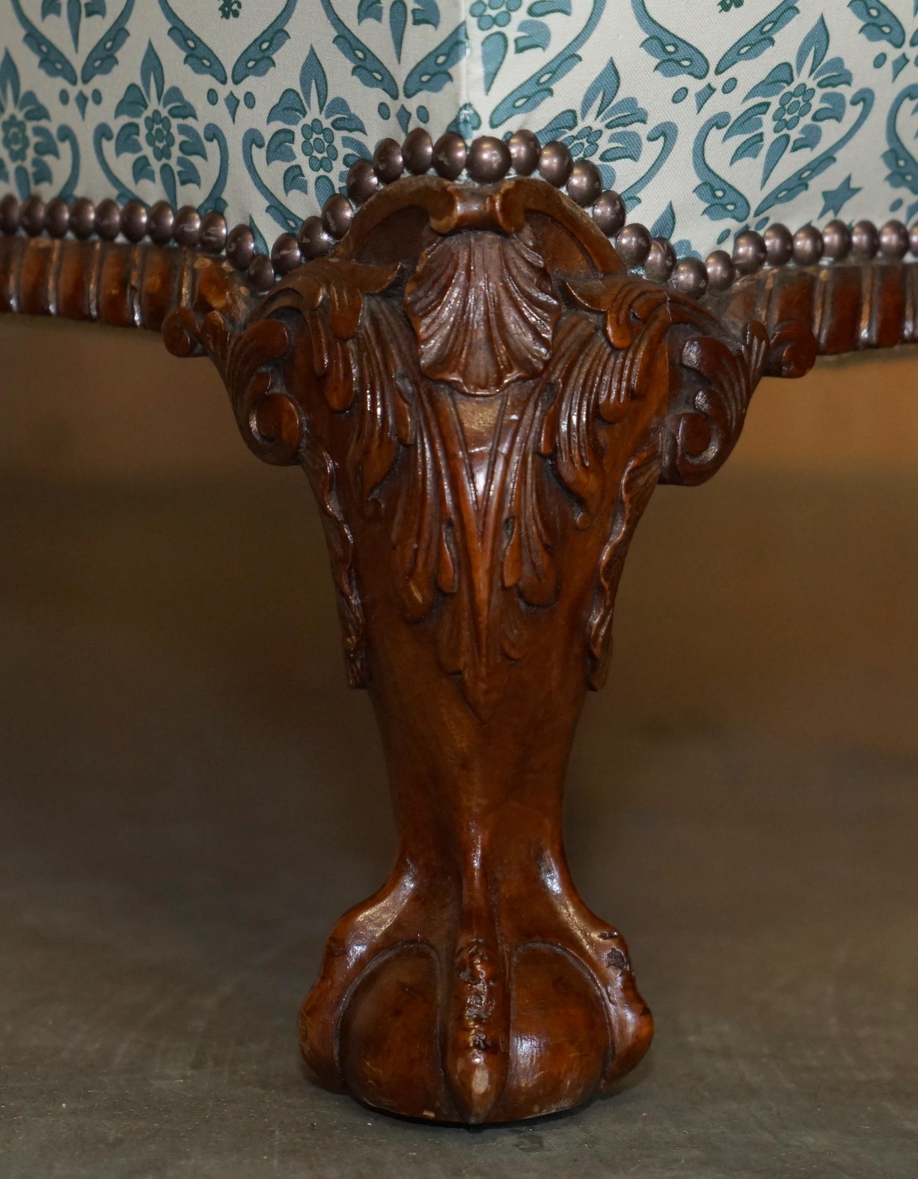 FULLY RESTORED ANTIQUE HOWARD & SON'S CLAW & BALL FEET ARMCHAIR TICKING FABRiC For Sale 5