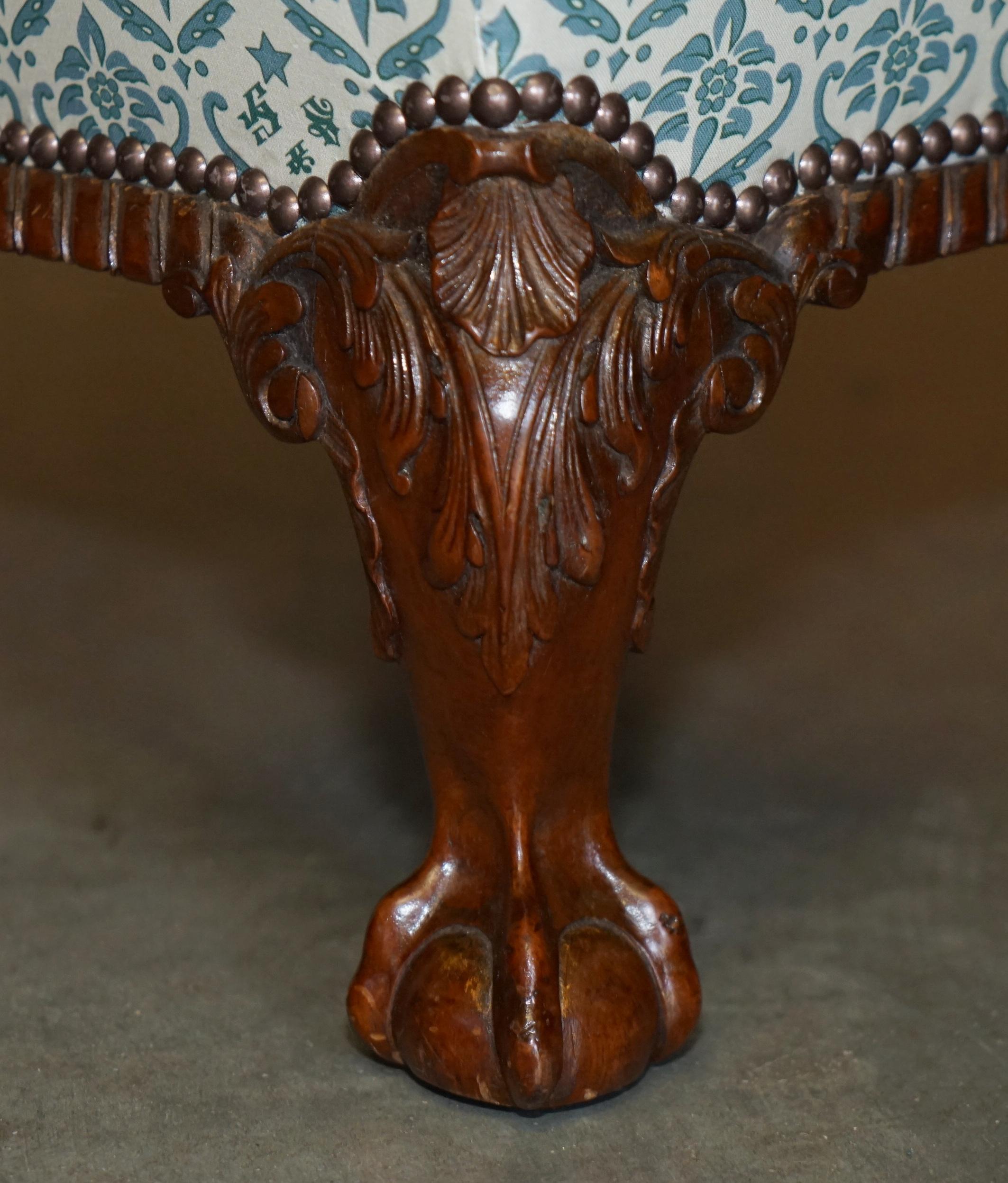 FULLY RESTORED ANTIQUE HOWARD & SON'S CLAW & BALL FEET ARMCHAIR TICKING FABRiC For Sale 8