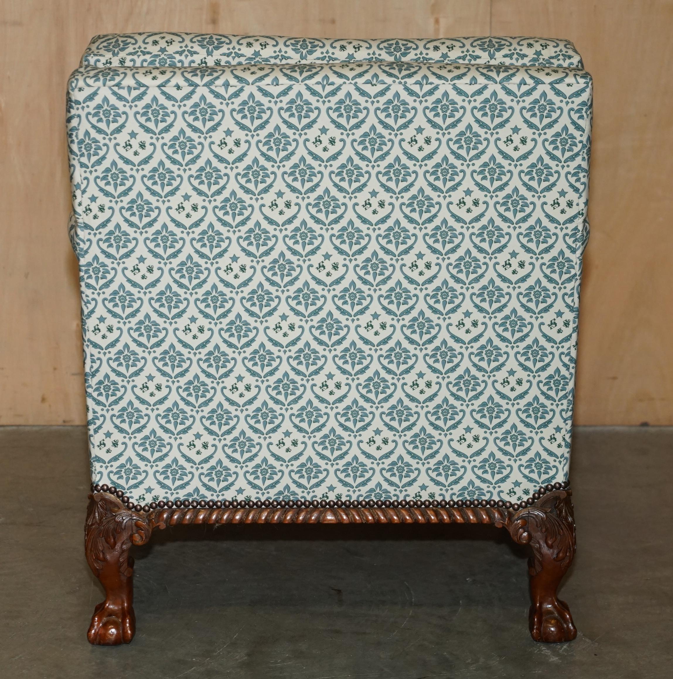 FULLY RESTORED ANTIQUE HOWARD & SON'S CLAW & BALL FEET ARMCHAIR TICKING FABRiC For Sale 9