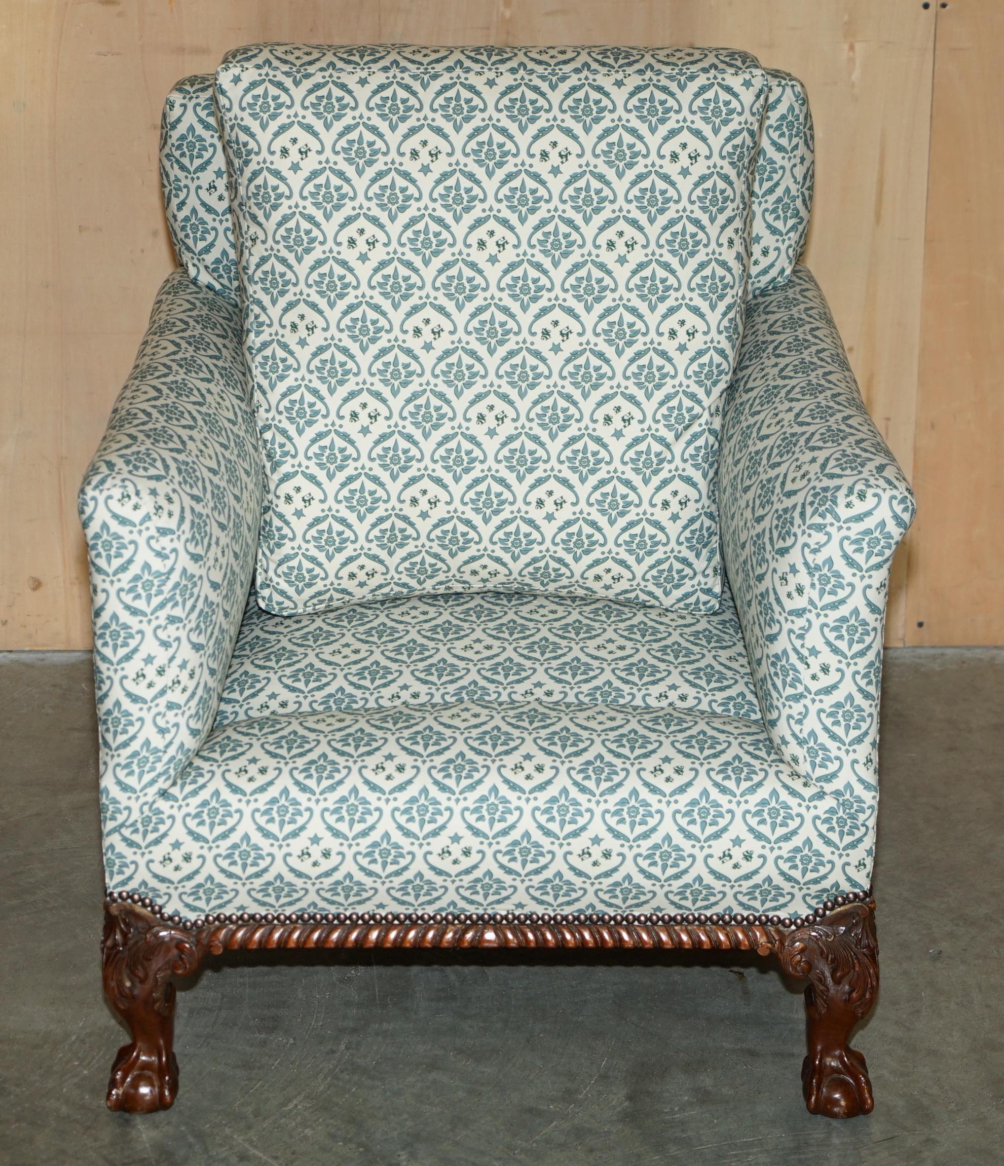 FULLY RESTORED ANTIQUE HOWARD & SON'S CLAW & BALL FEET ARMCHAIR TICKING FABRiC For Sale 12
