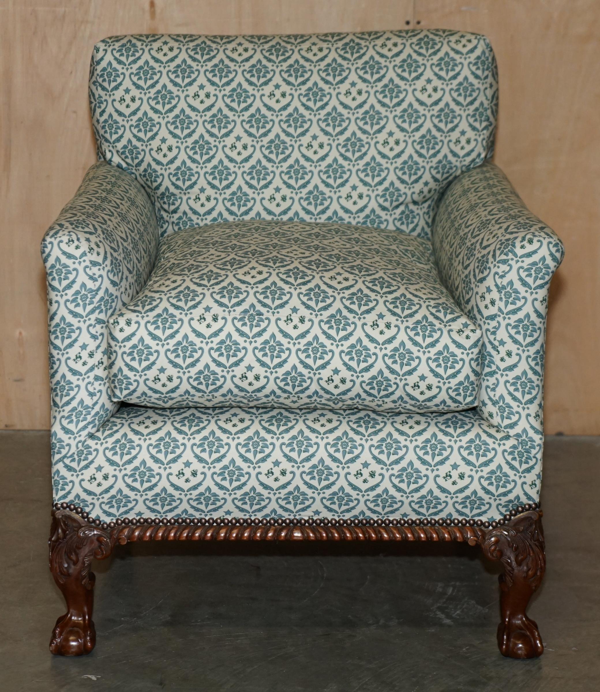 FULLY RESTORED ANTIQUE HOWARD & SON'S CLAW & BALL FEET ARMCHAIR TICKING FABRiC In Good Condition For Sale In West Sussex, Pulborough
