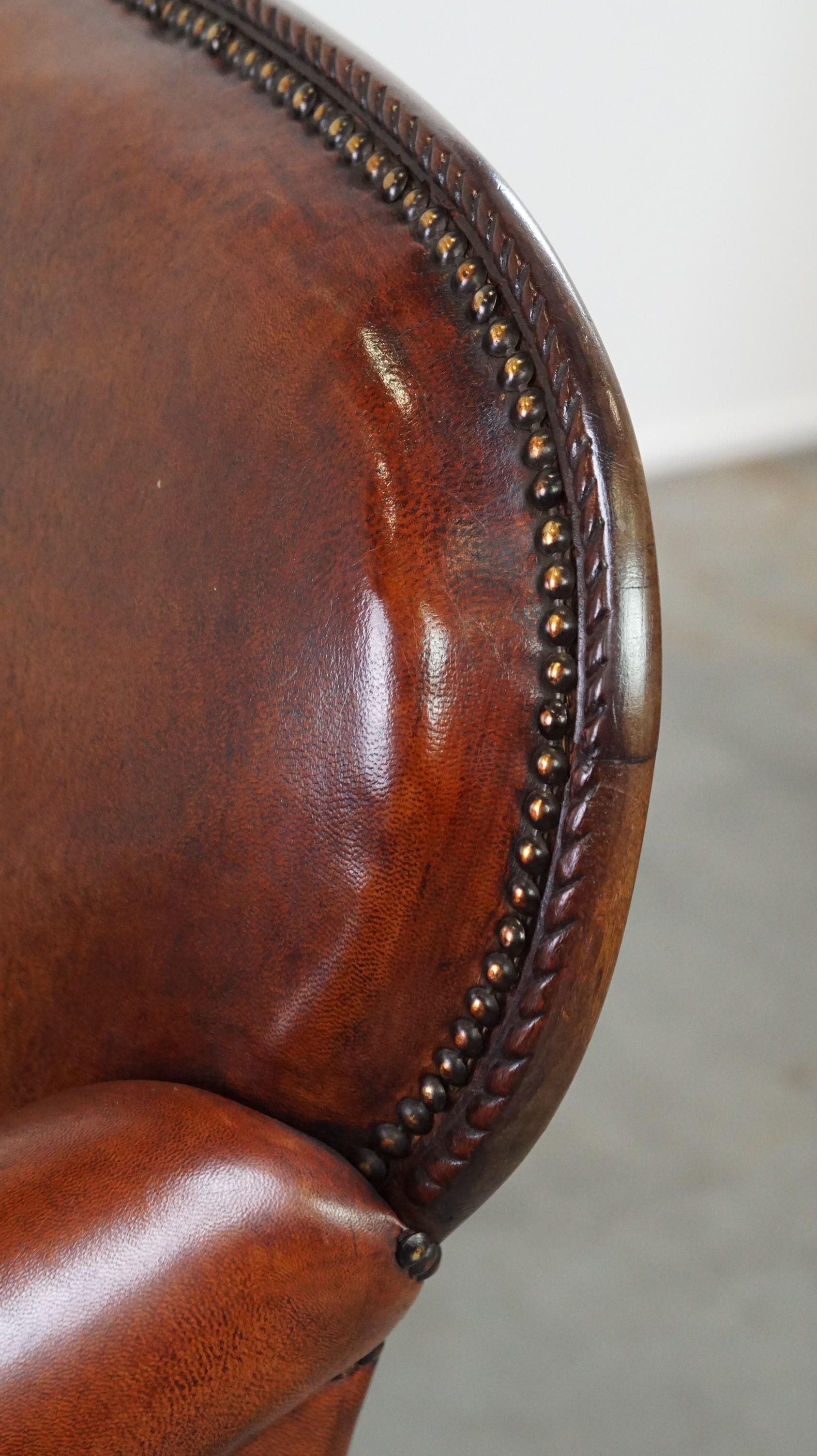 Fauteuil ancien en peau de mouton entièrement restauré en vente 5