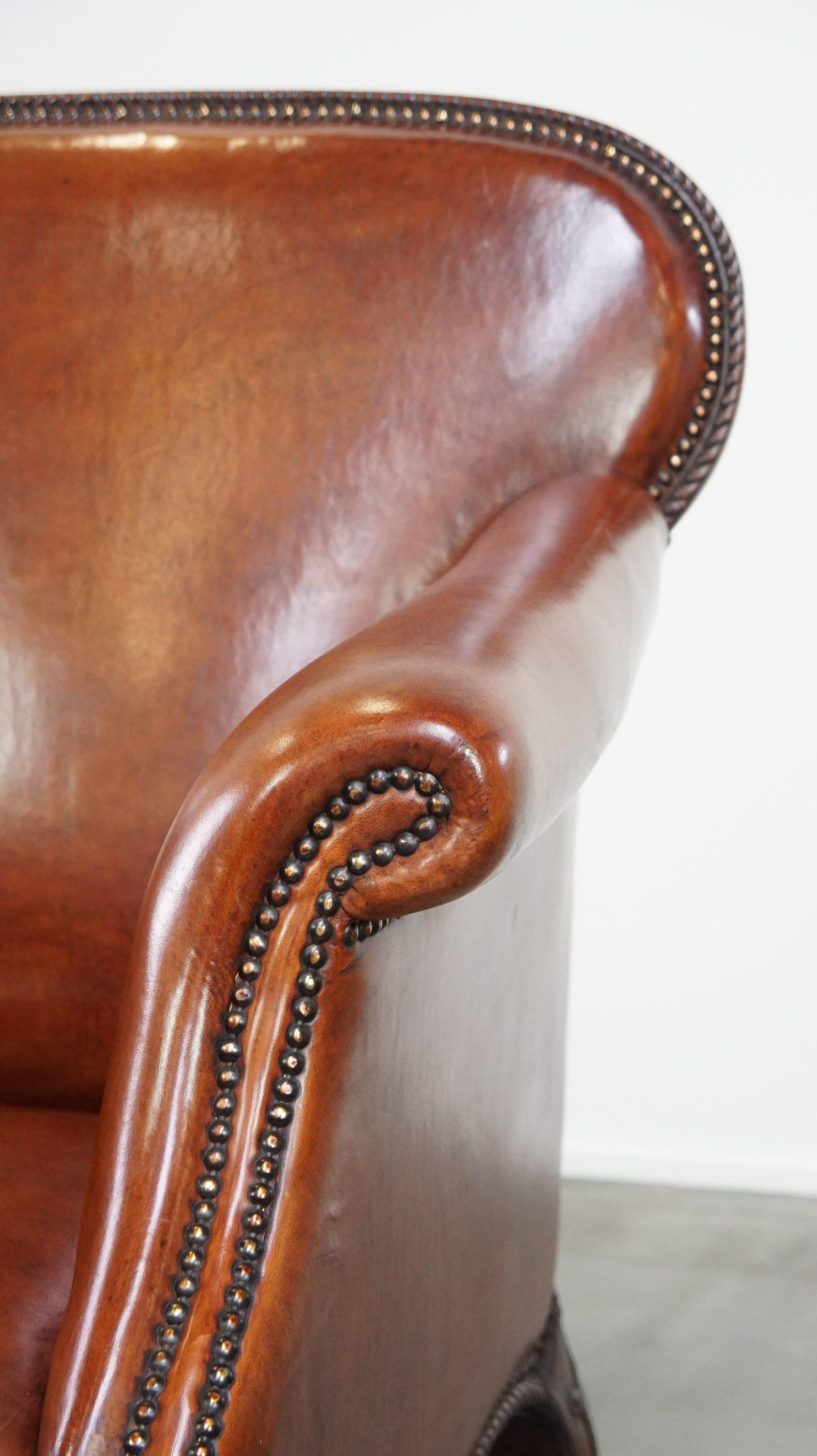 Fauteuil ancien en peau de mouton entièrement restauré en vente 8